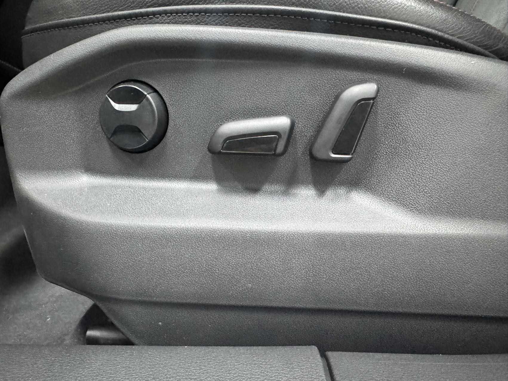 Q2L 2023 #10 Q2L 2023 car image #10