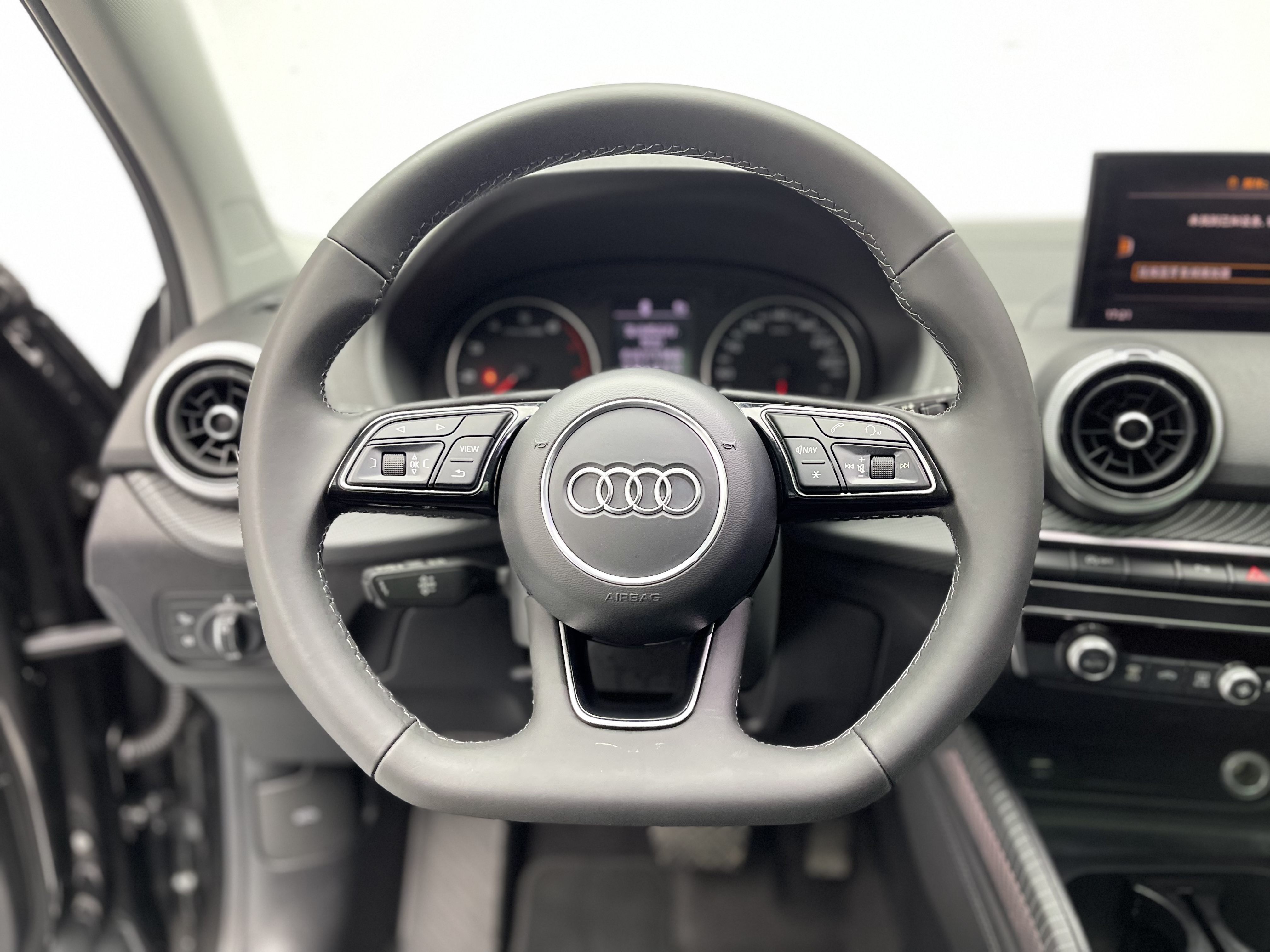 Q2L 2022 car image #10