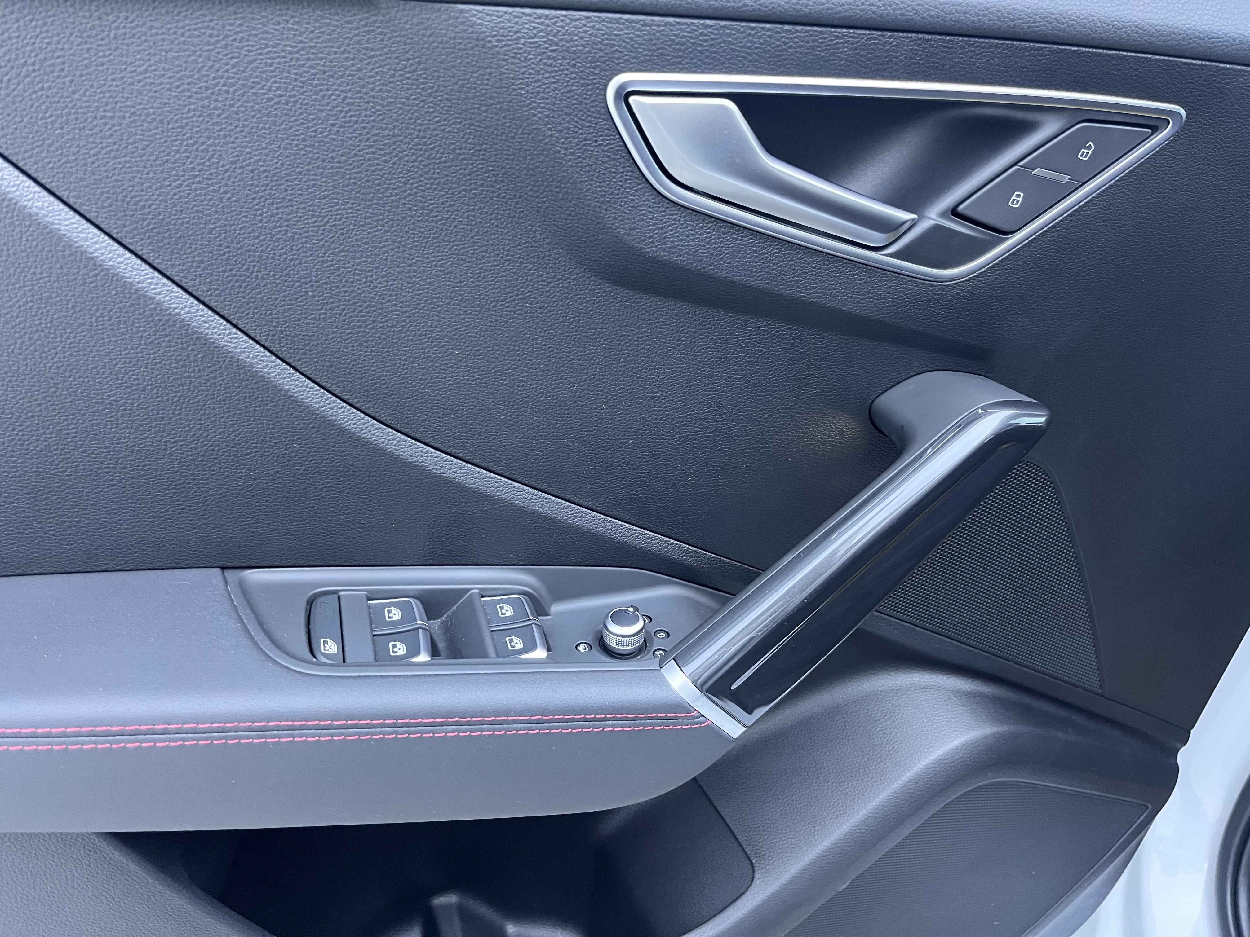 Q2L 2023 car image #10