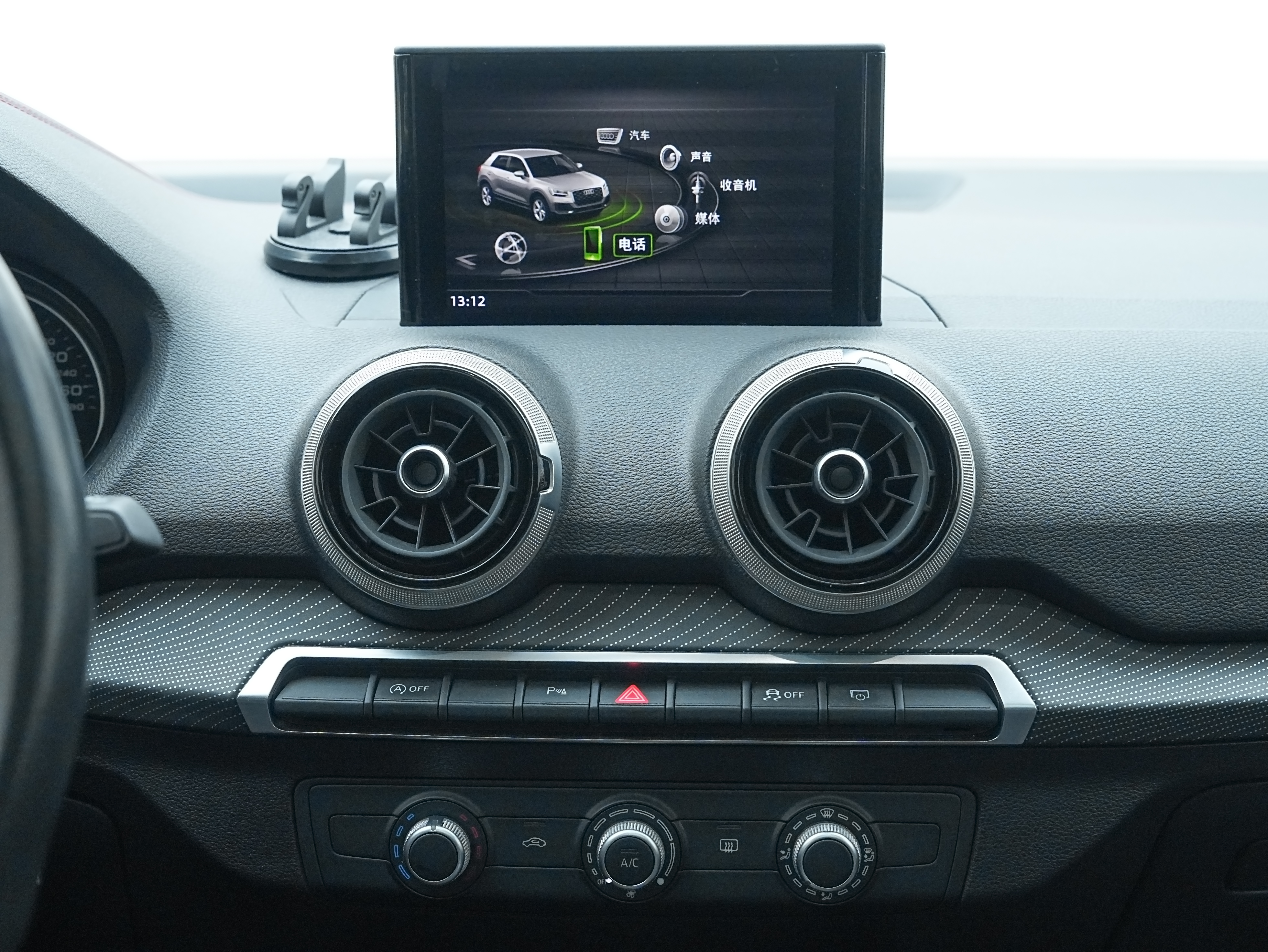 Audi Q2L 2023 صورة سيارة #10