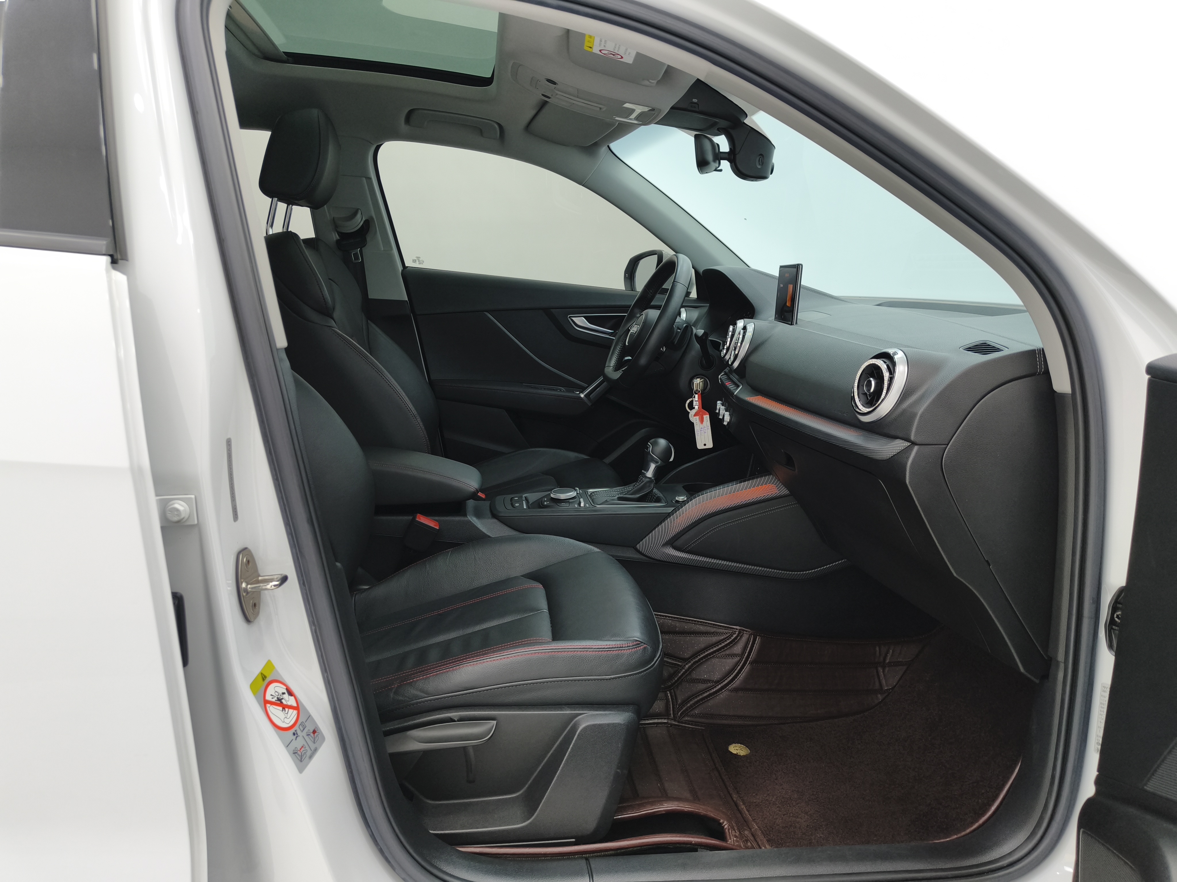 Audi Q2L 2022 car image #10