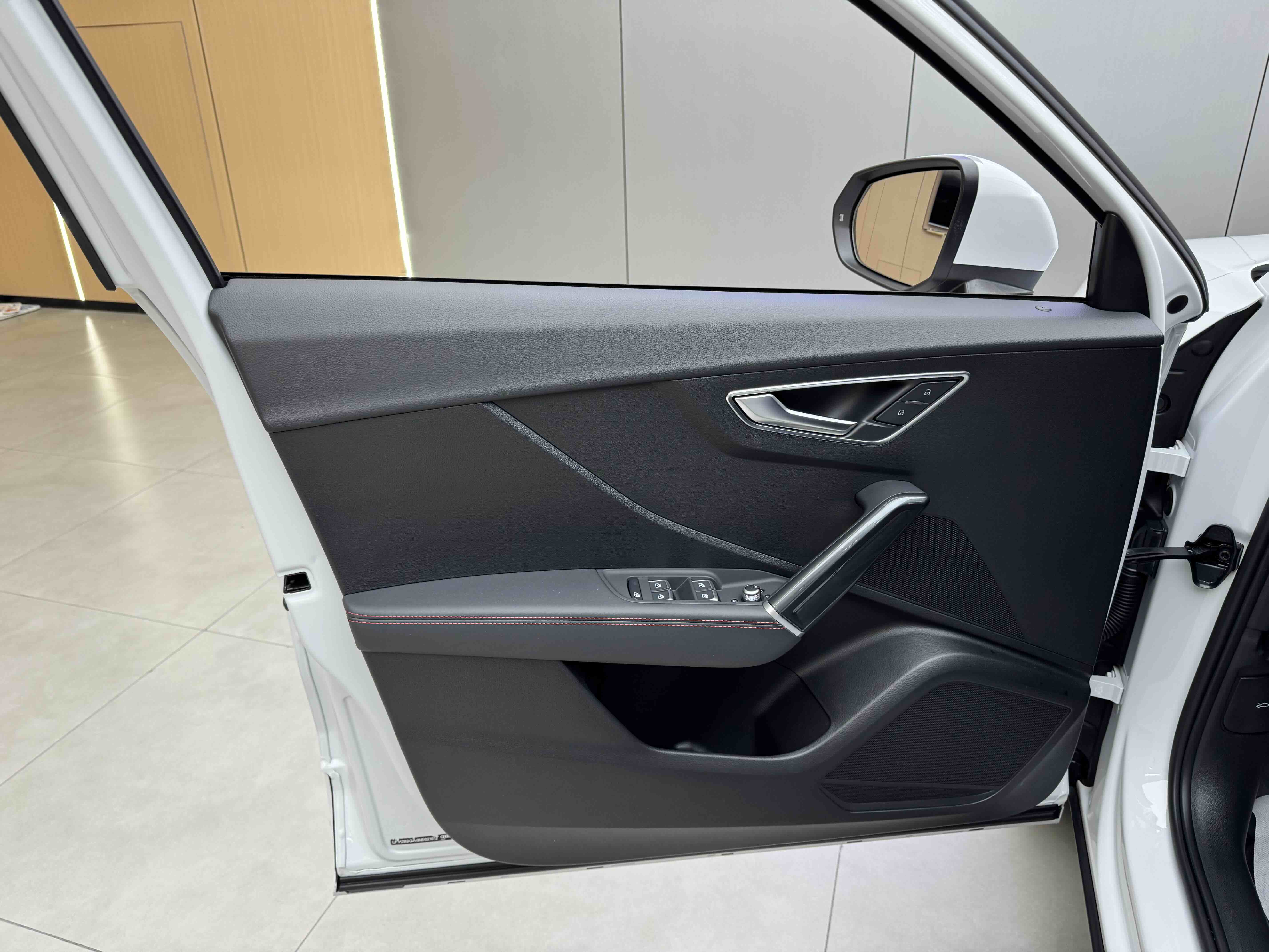 Audi Q2L 2023 изображение автомобиля #10