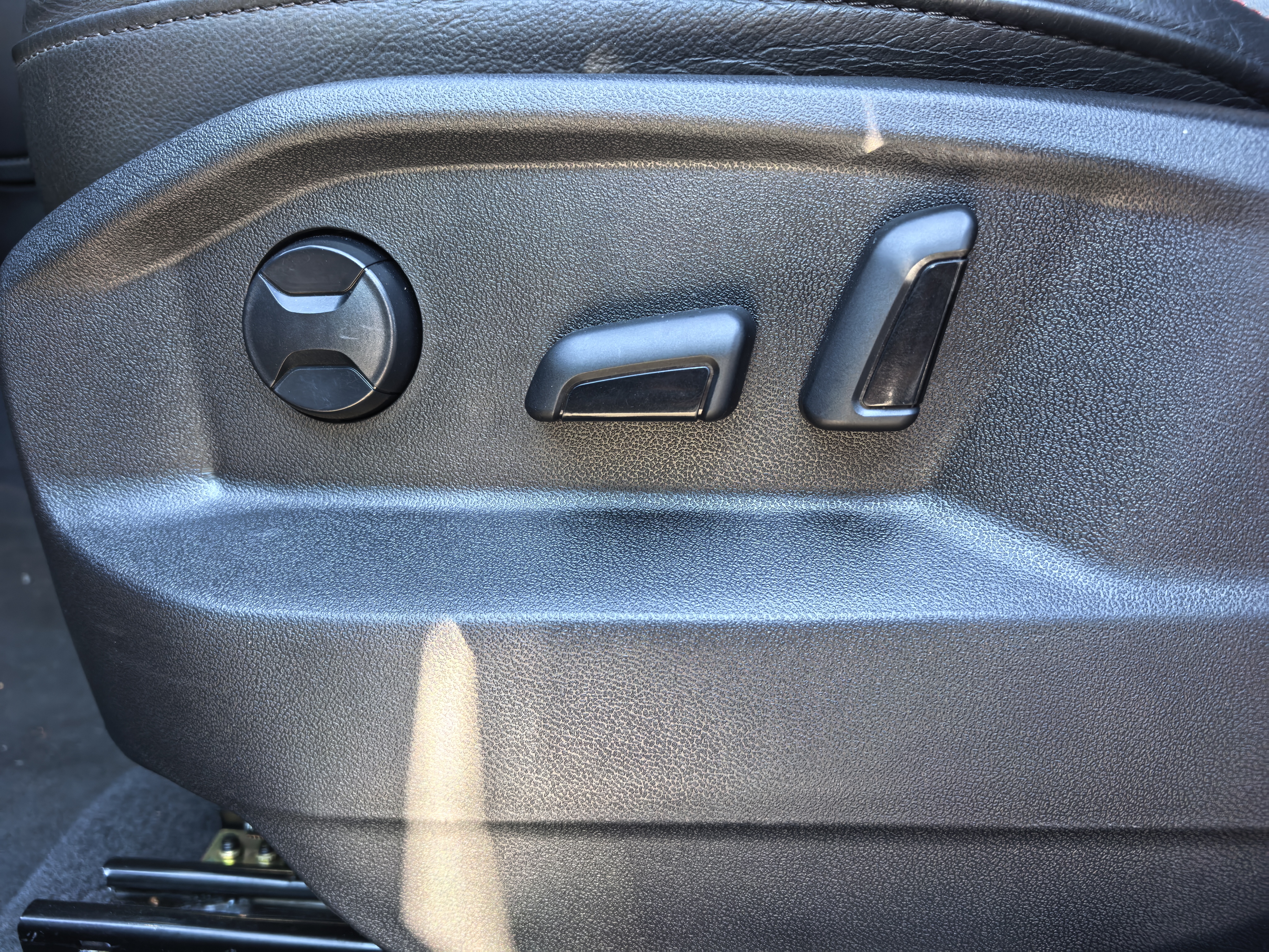 Q2L 2022 car image #10
