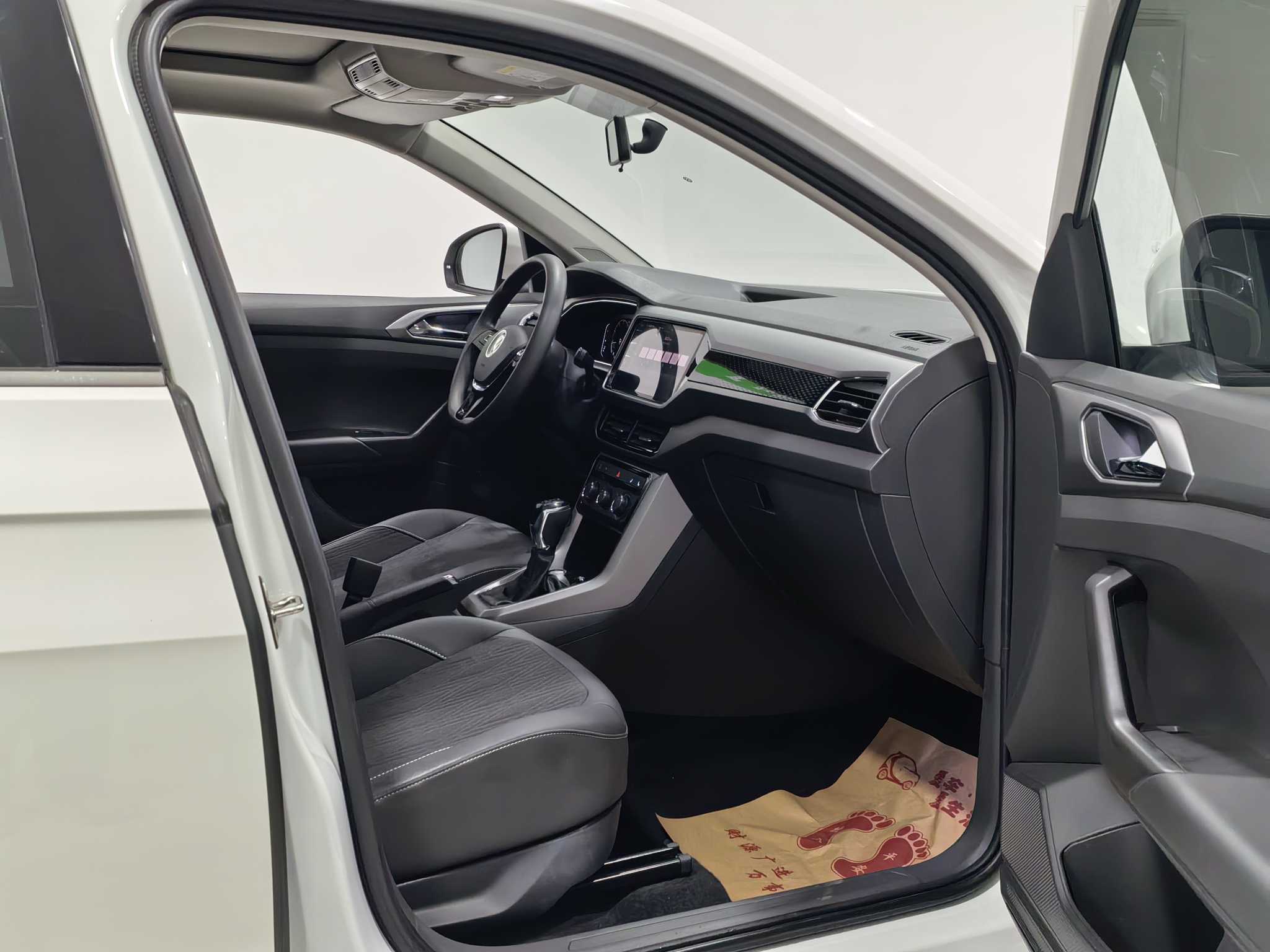 Volkswagen T-Cross 2022 #10 Volkswagen T-Cross 2022 car image #10
