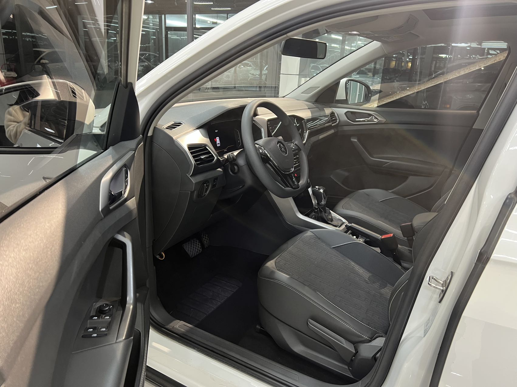 Volkswagen T-Cross 2022 car image #10