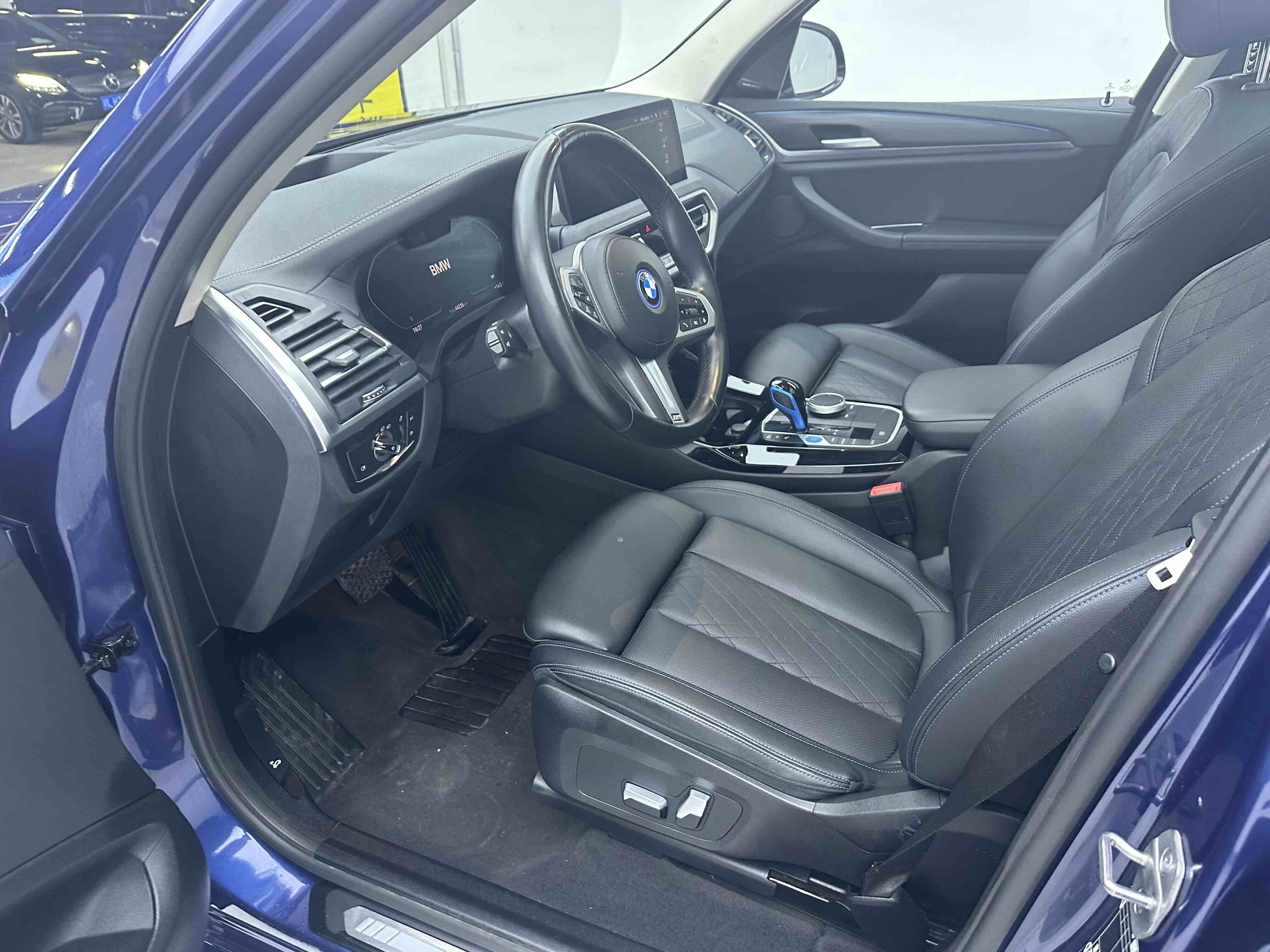 BMW iX3 2022 car image #10