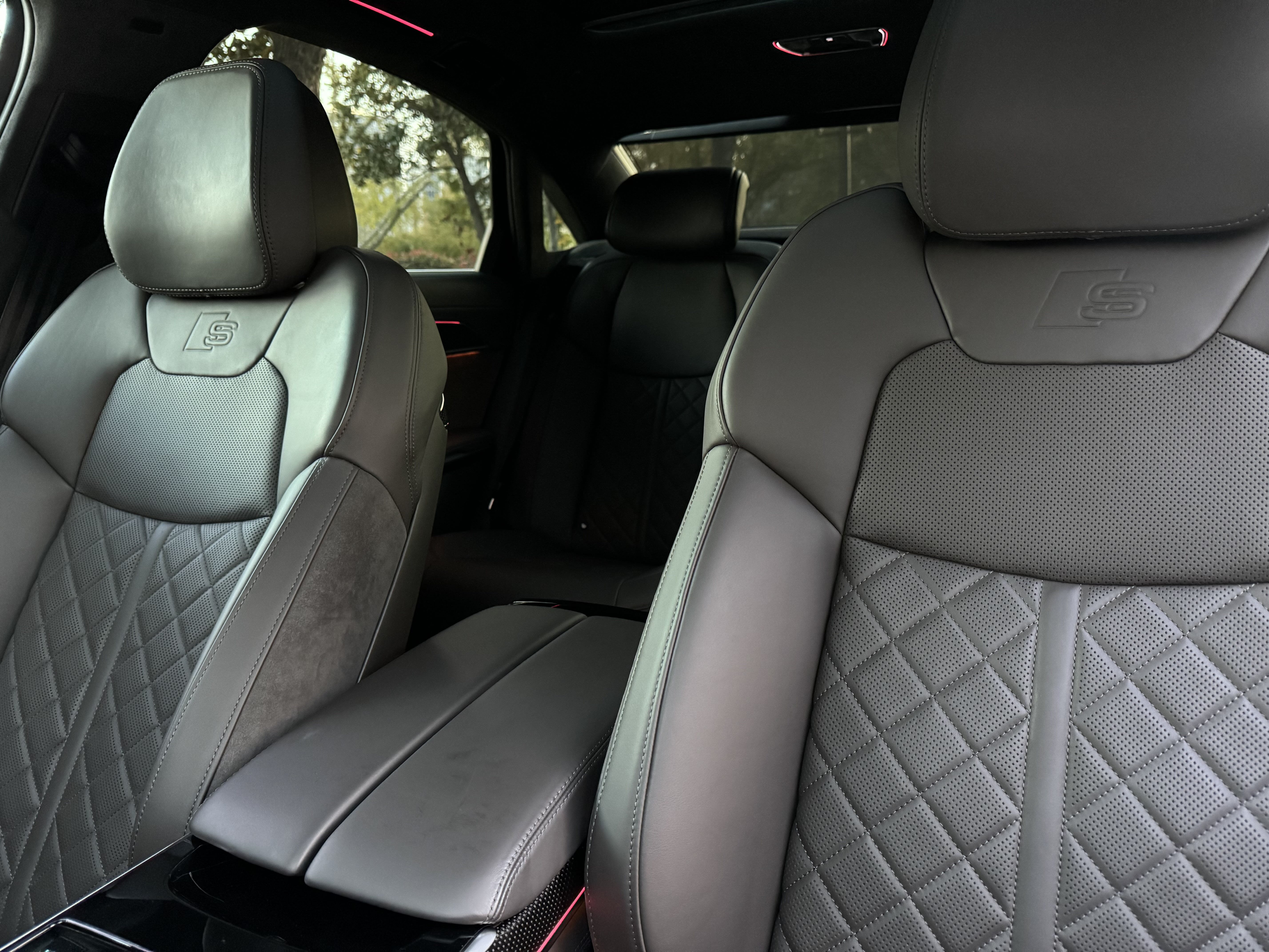 Audi S8 2022 car image #10