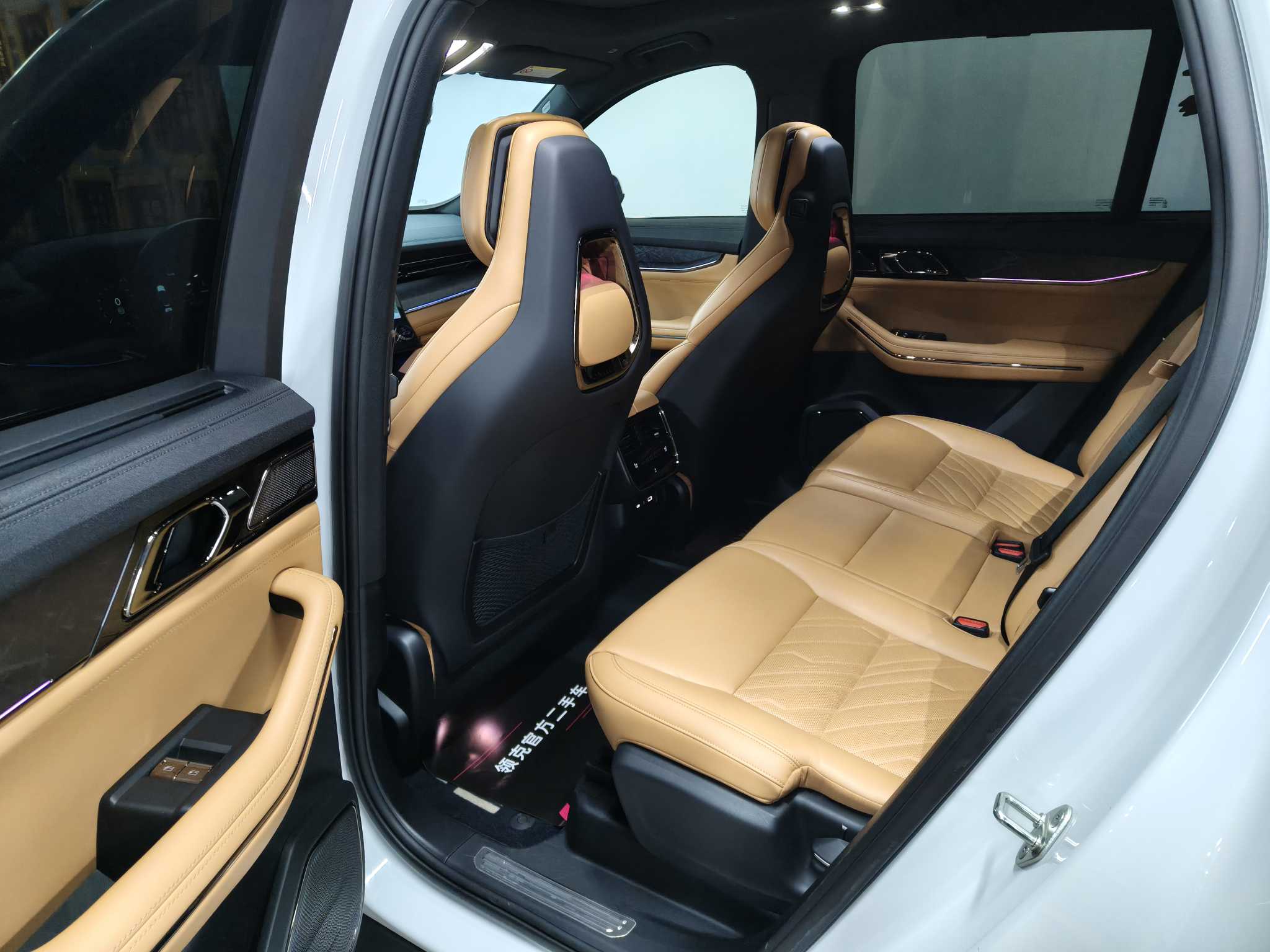 Lynk & Co 09 2023 car image #10
