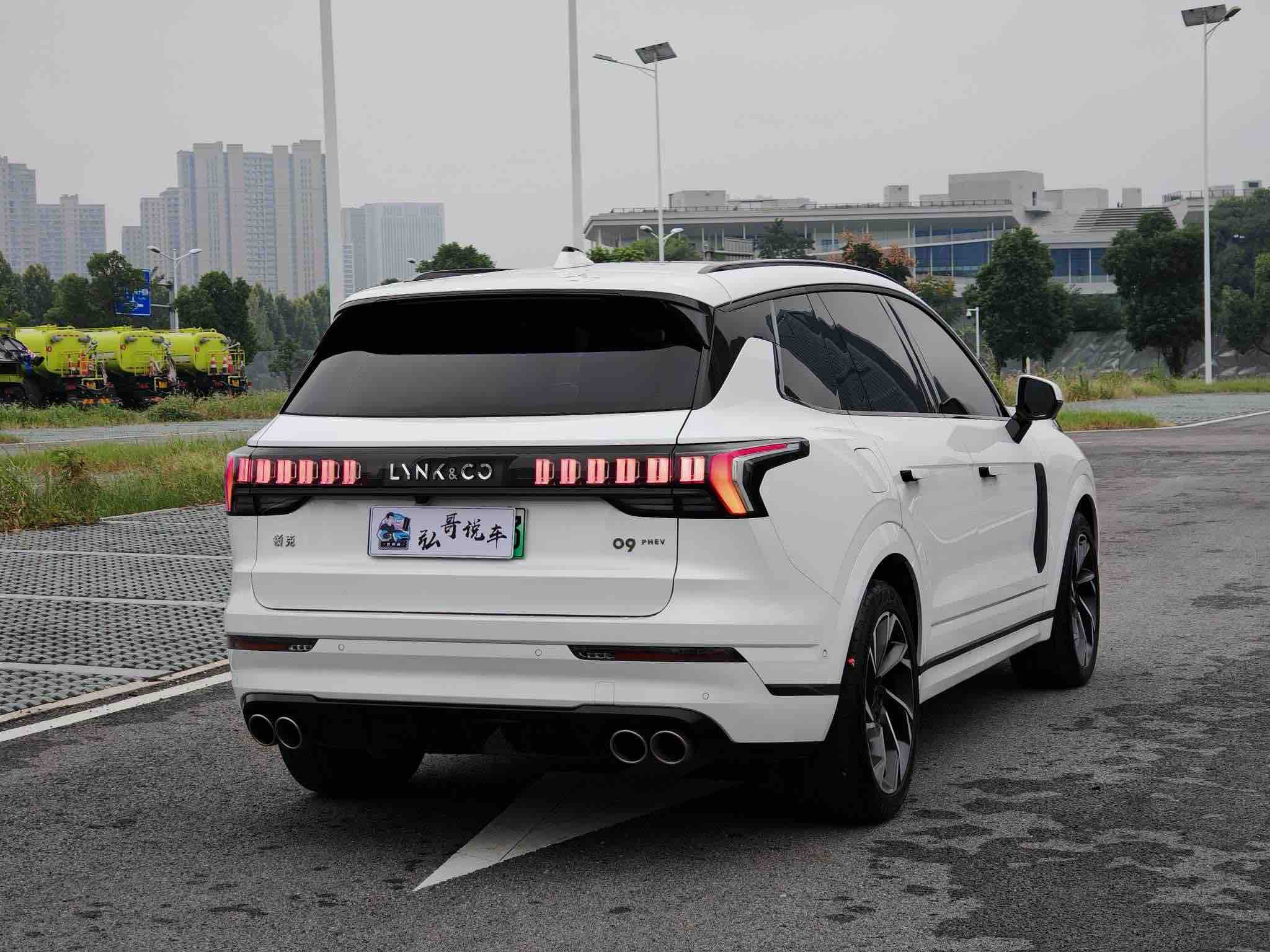 Lynk & Co 09 EM-P 2022 car image #10