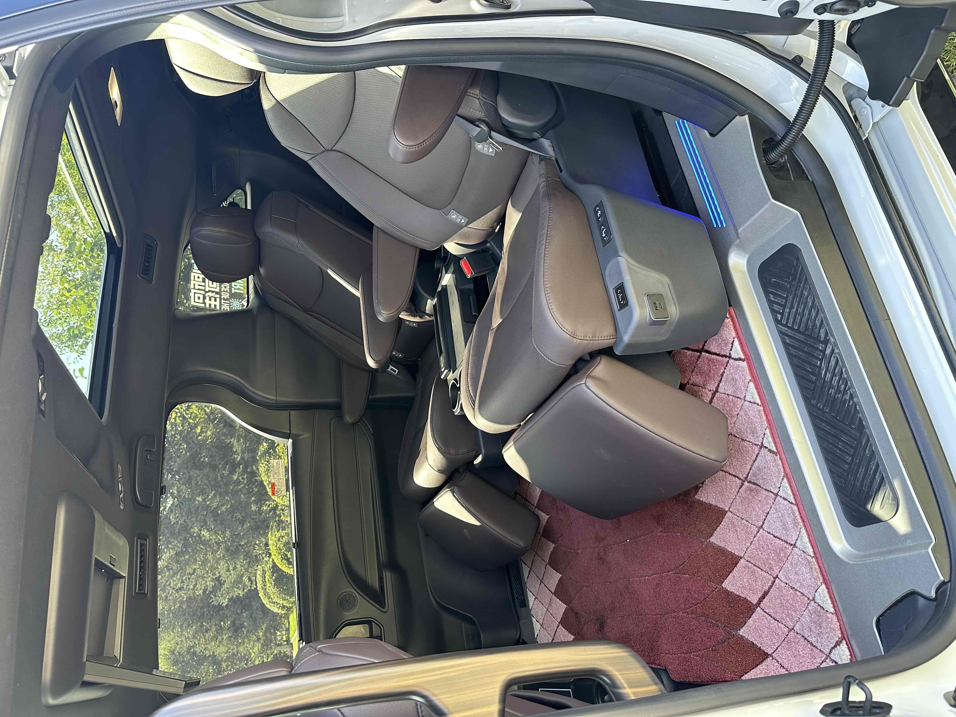 Toyota Sienna 2023 #10 Toyota Sienna 2023 car image #10