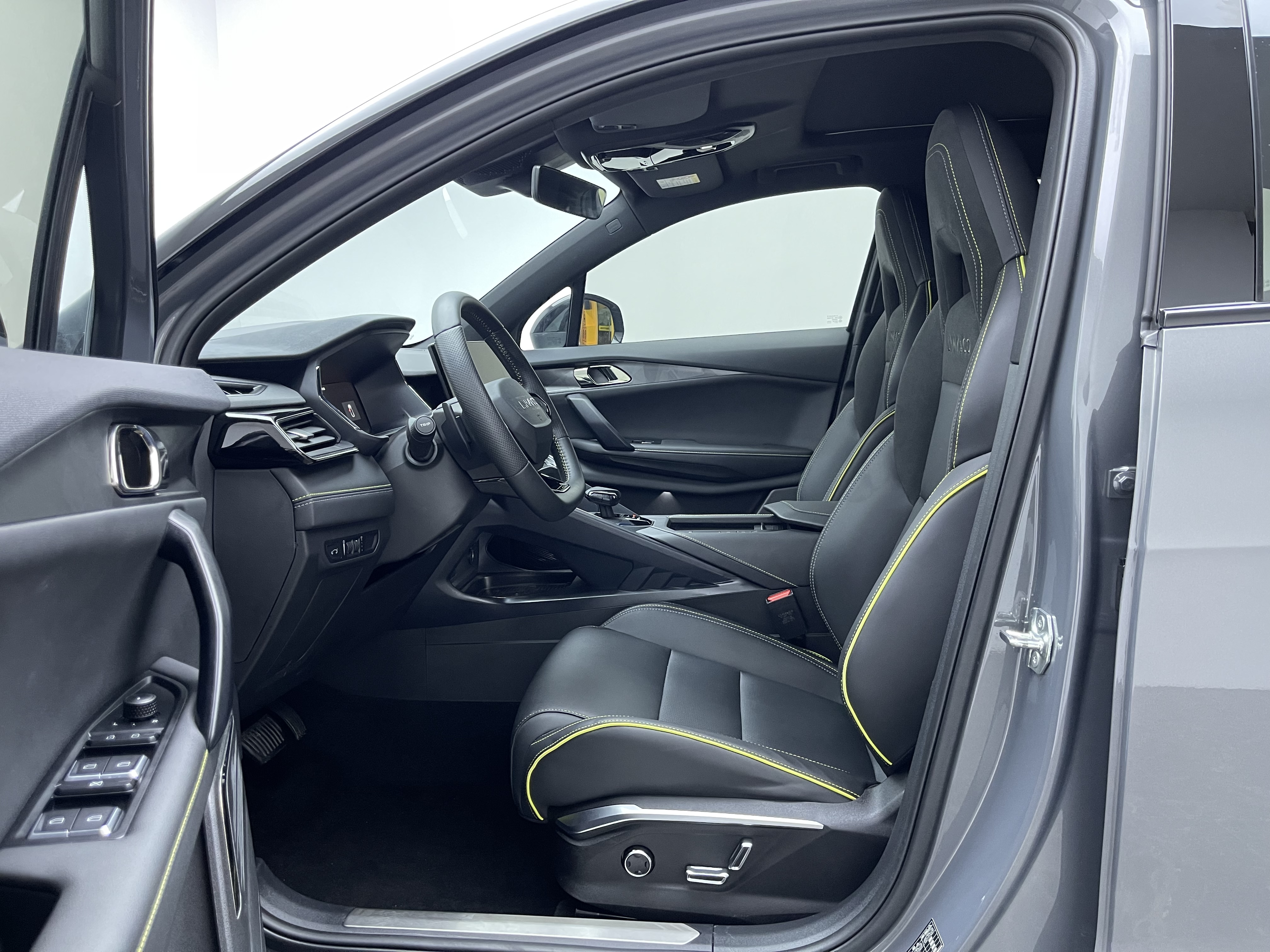 Lynk & Co 06 2024 car image #10