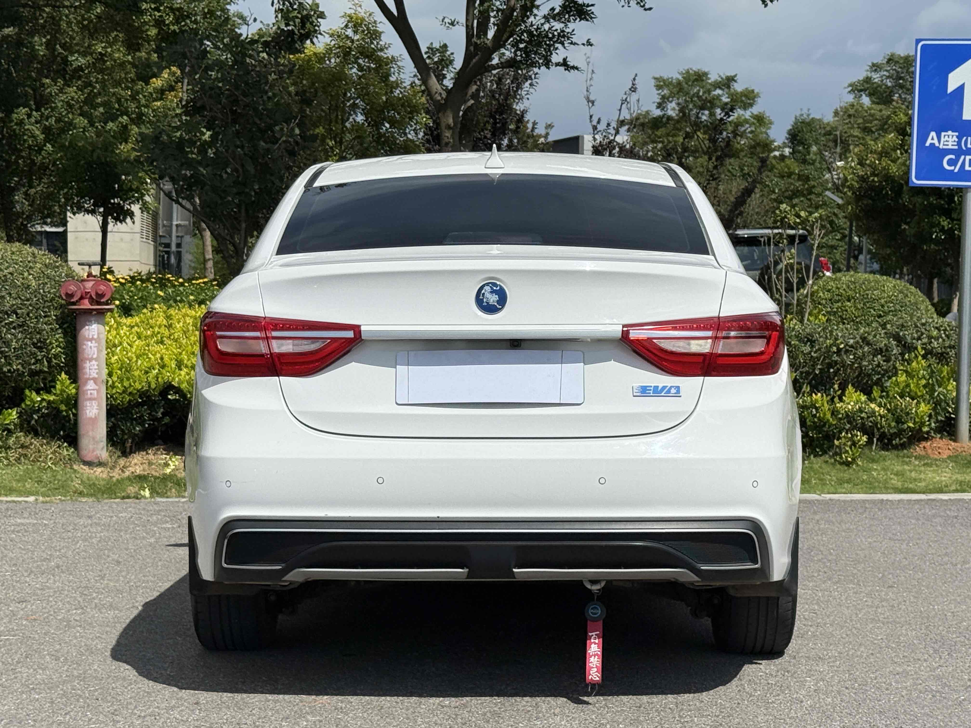 Forthing S60 EV 2022 #10 Forthing S60 EV 2022 car image #10