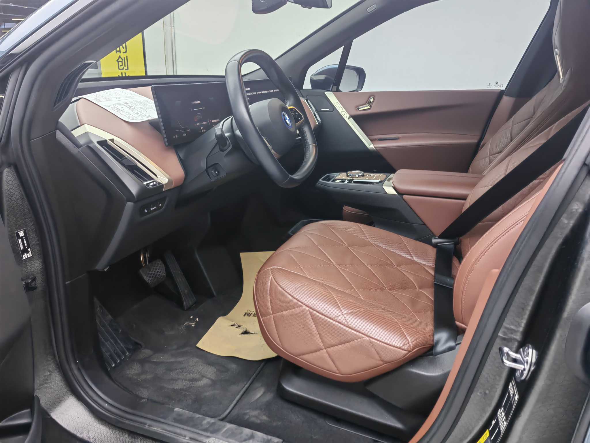 BMW iX 2022 car image #10