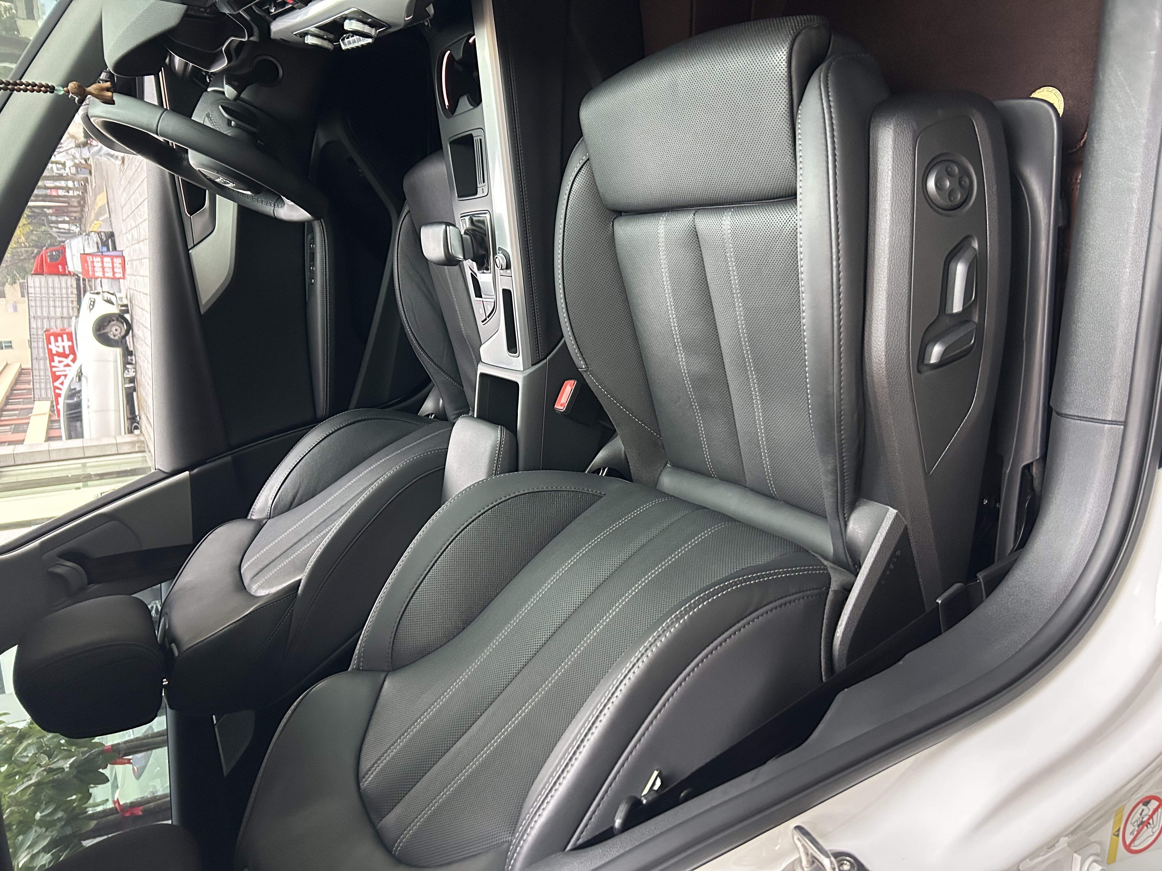 Audi A4L 2022 car image #10