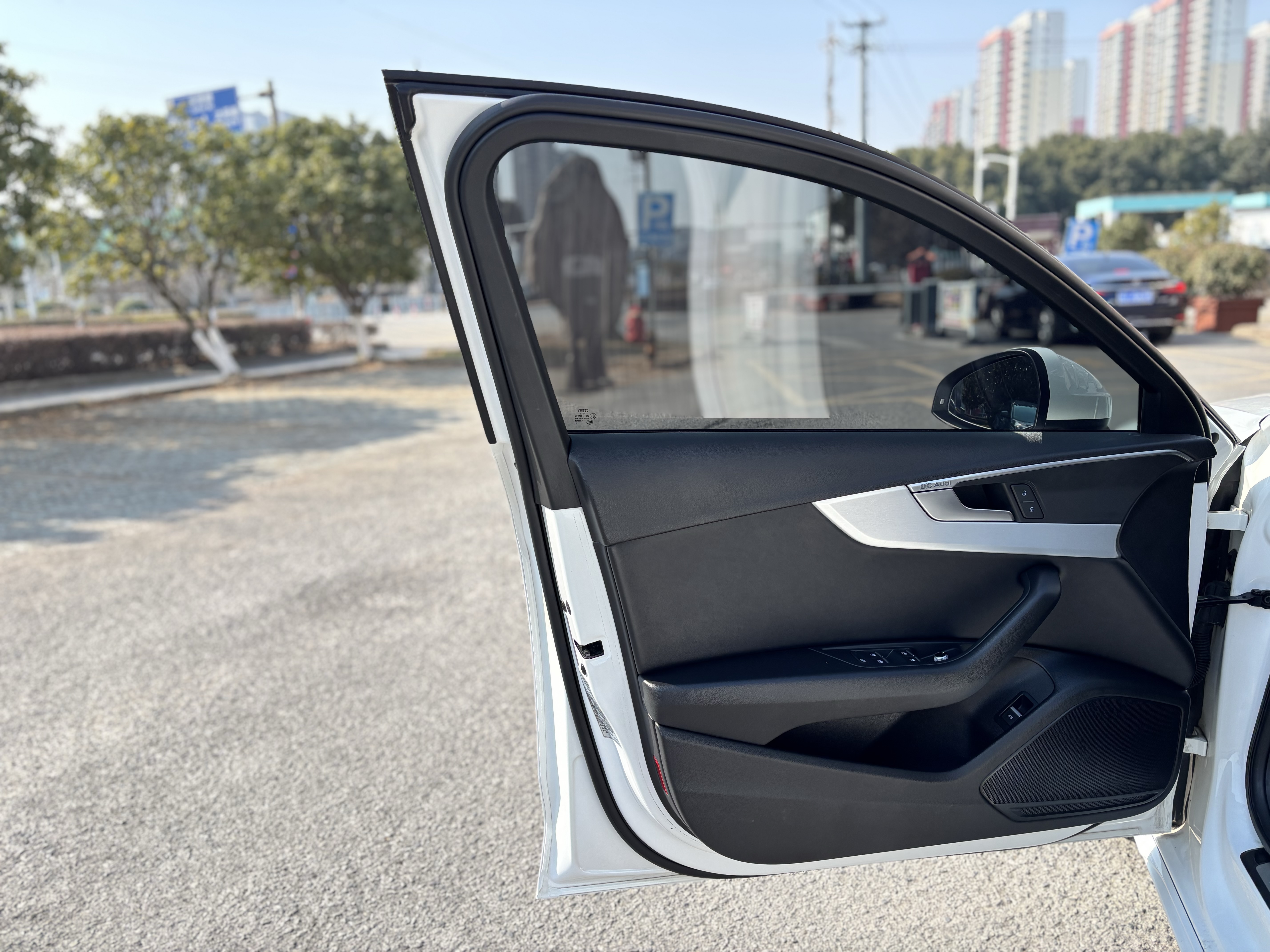 Audi A4L 2022 car image #10