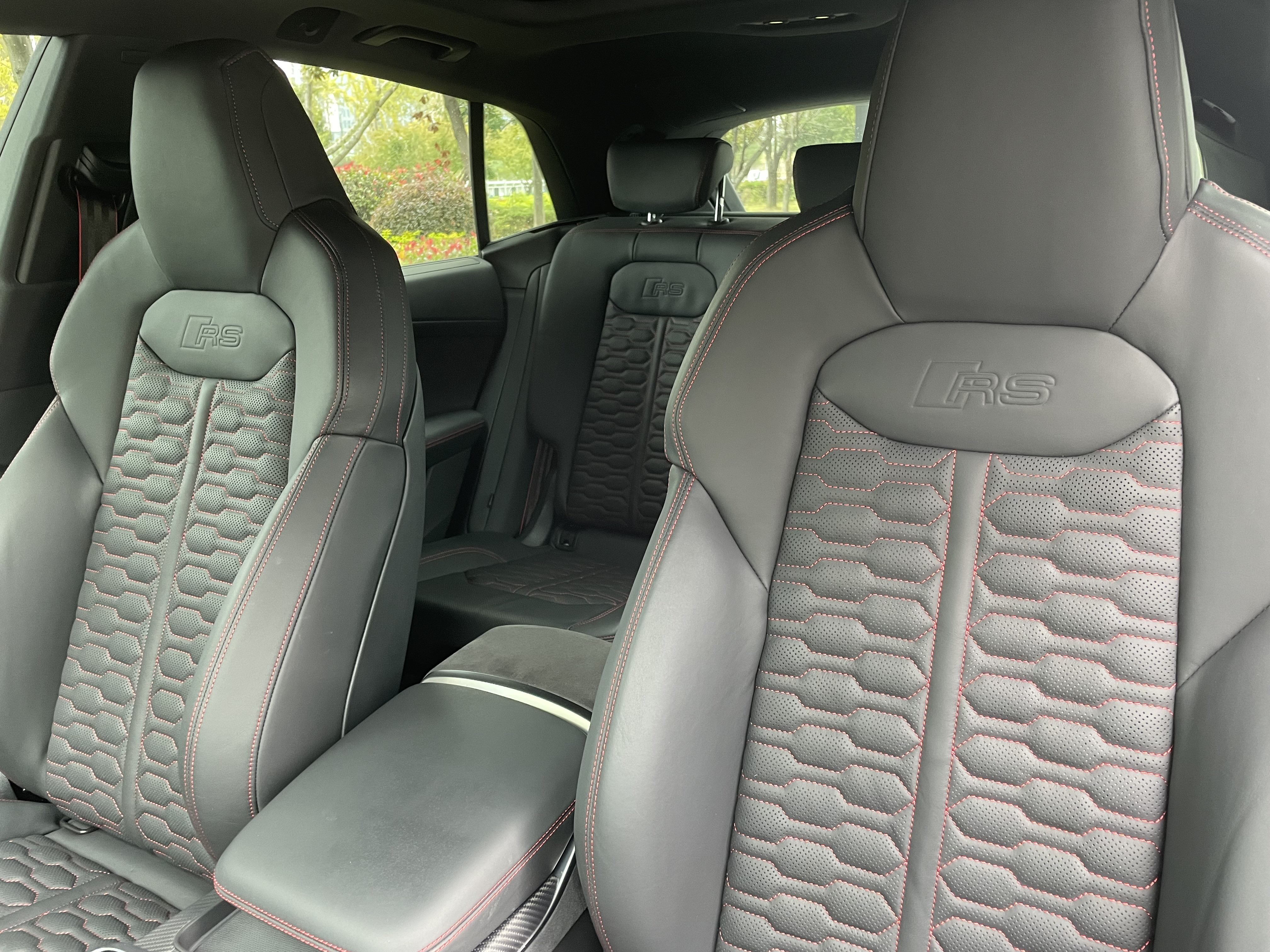 Audi RS Q8 2024 car image #10