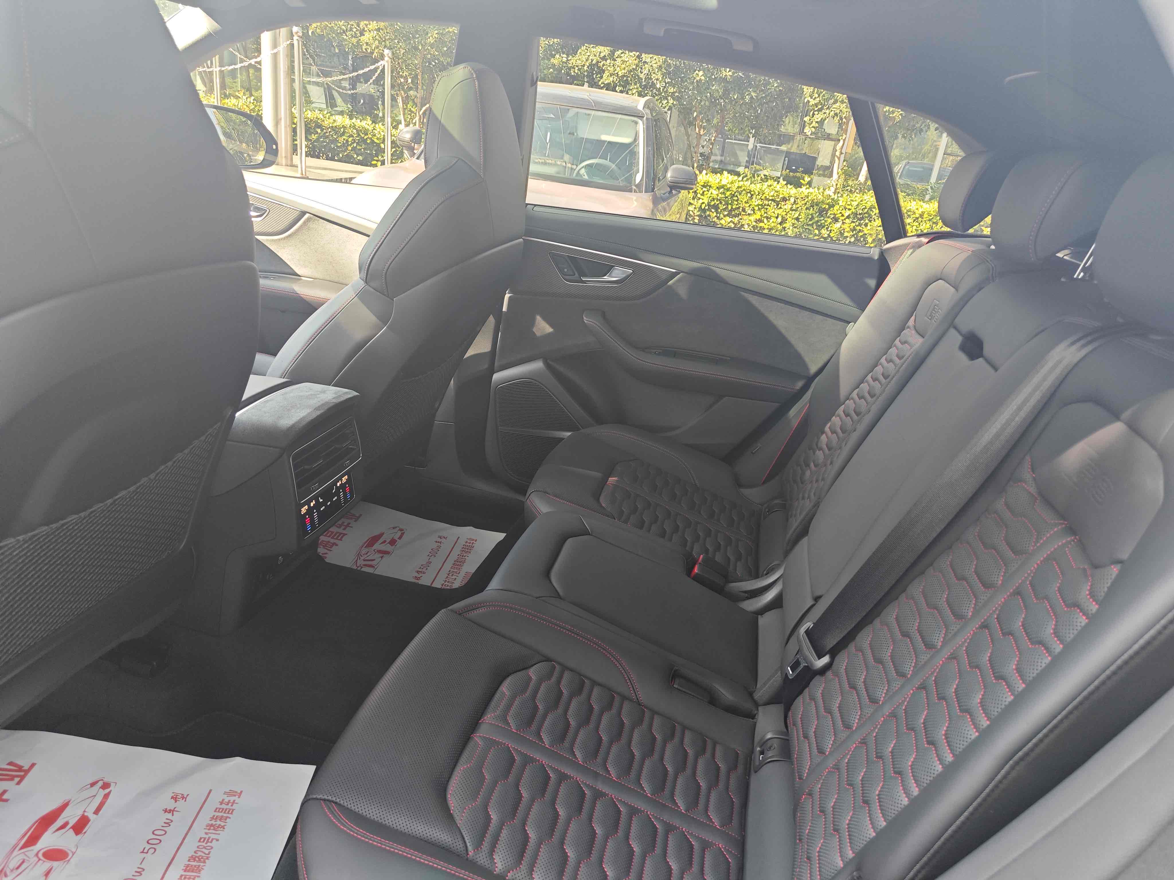 Audi RS Q8 2024 car image #10