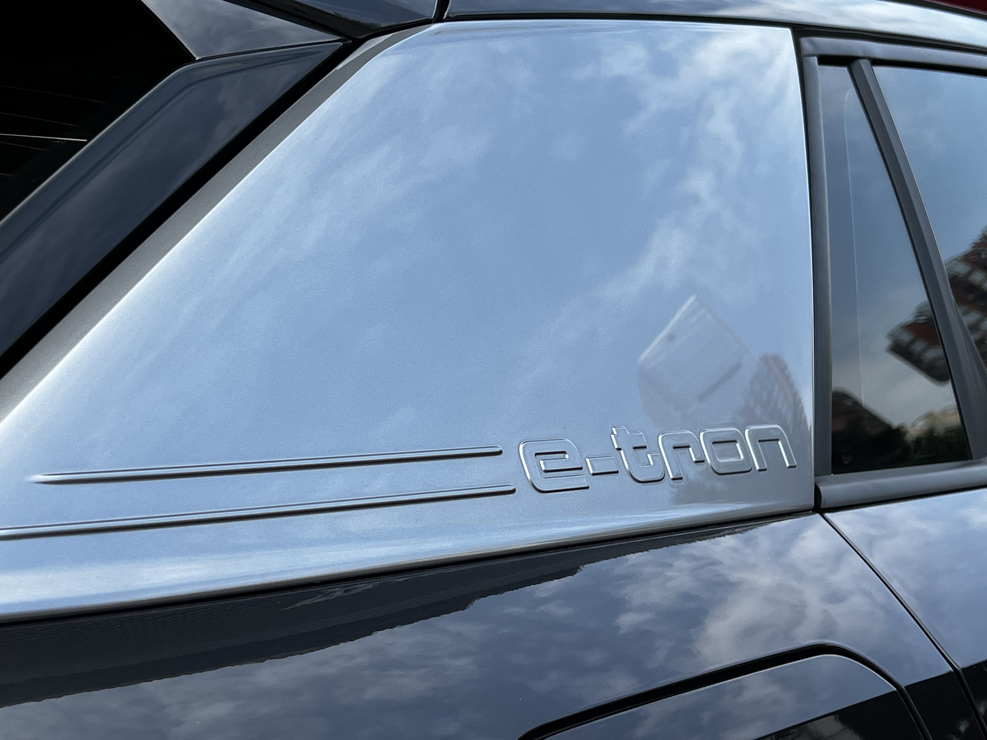 Audi Q2L e-tron 2022 immagine di auto #10