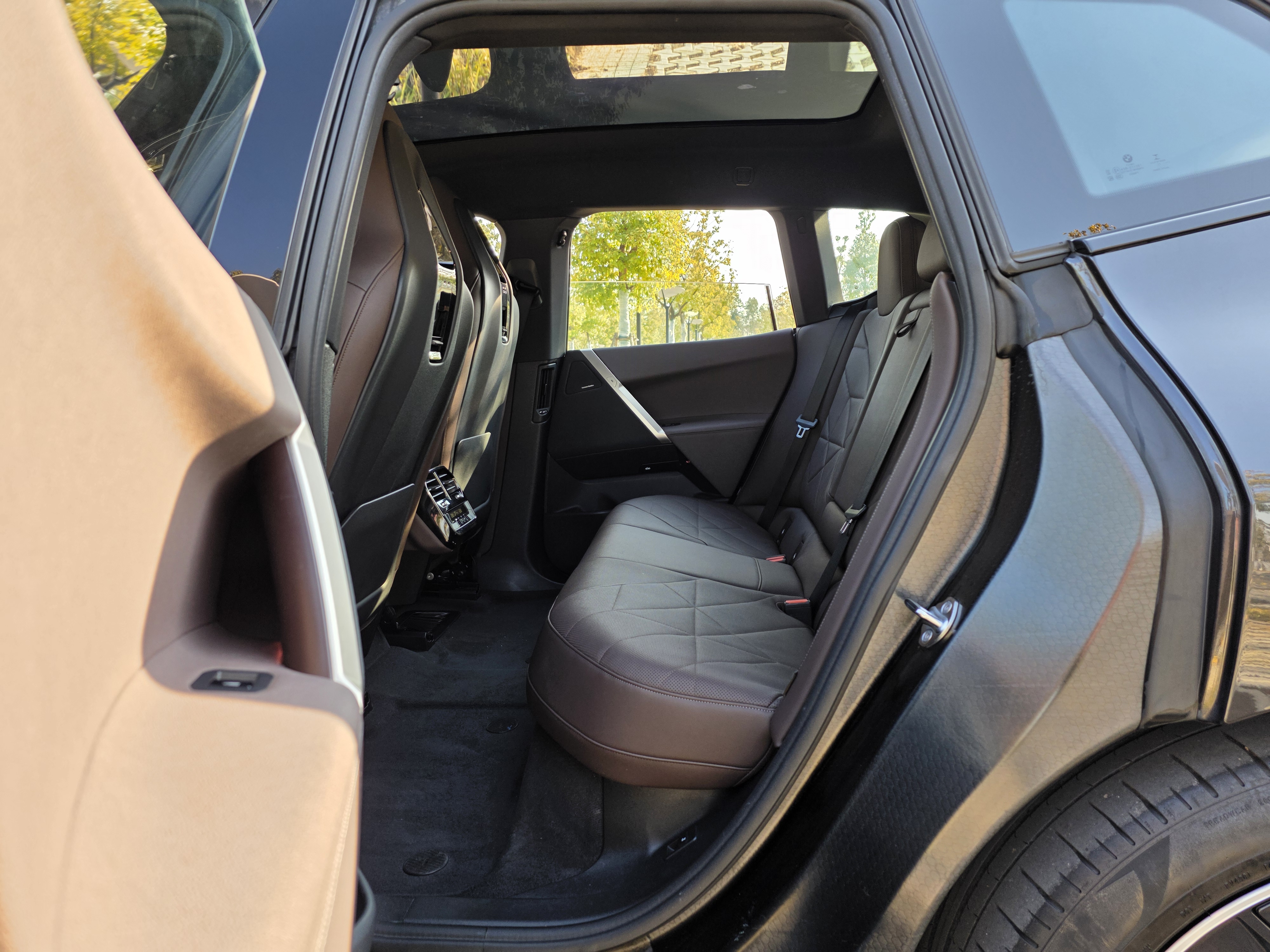 BMW iX 2022 car image #10