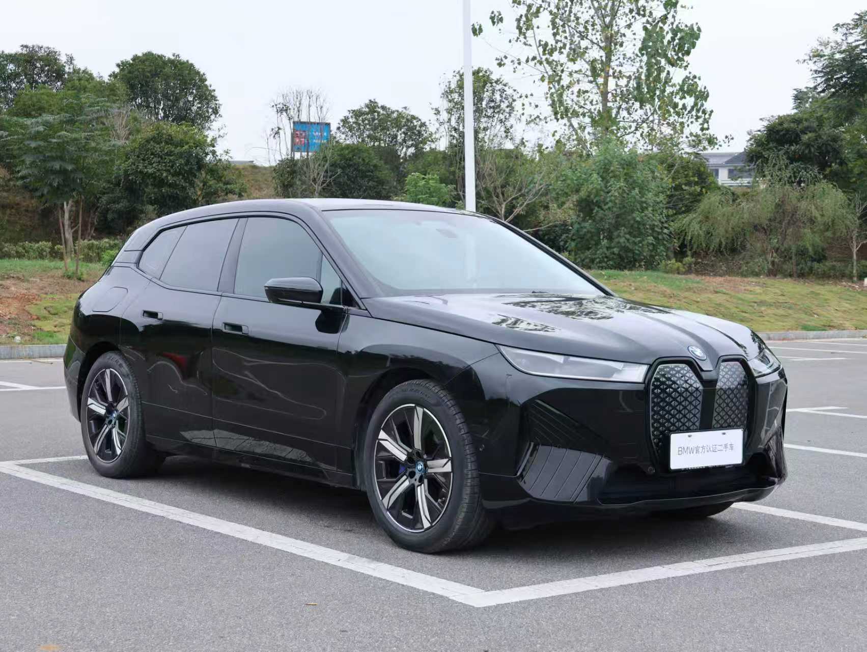 BMW iX 2023 immagine di auto #10