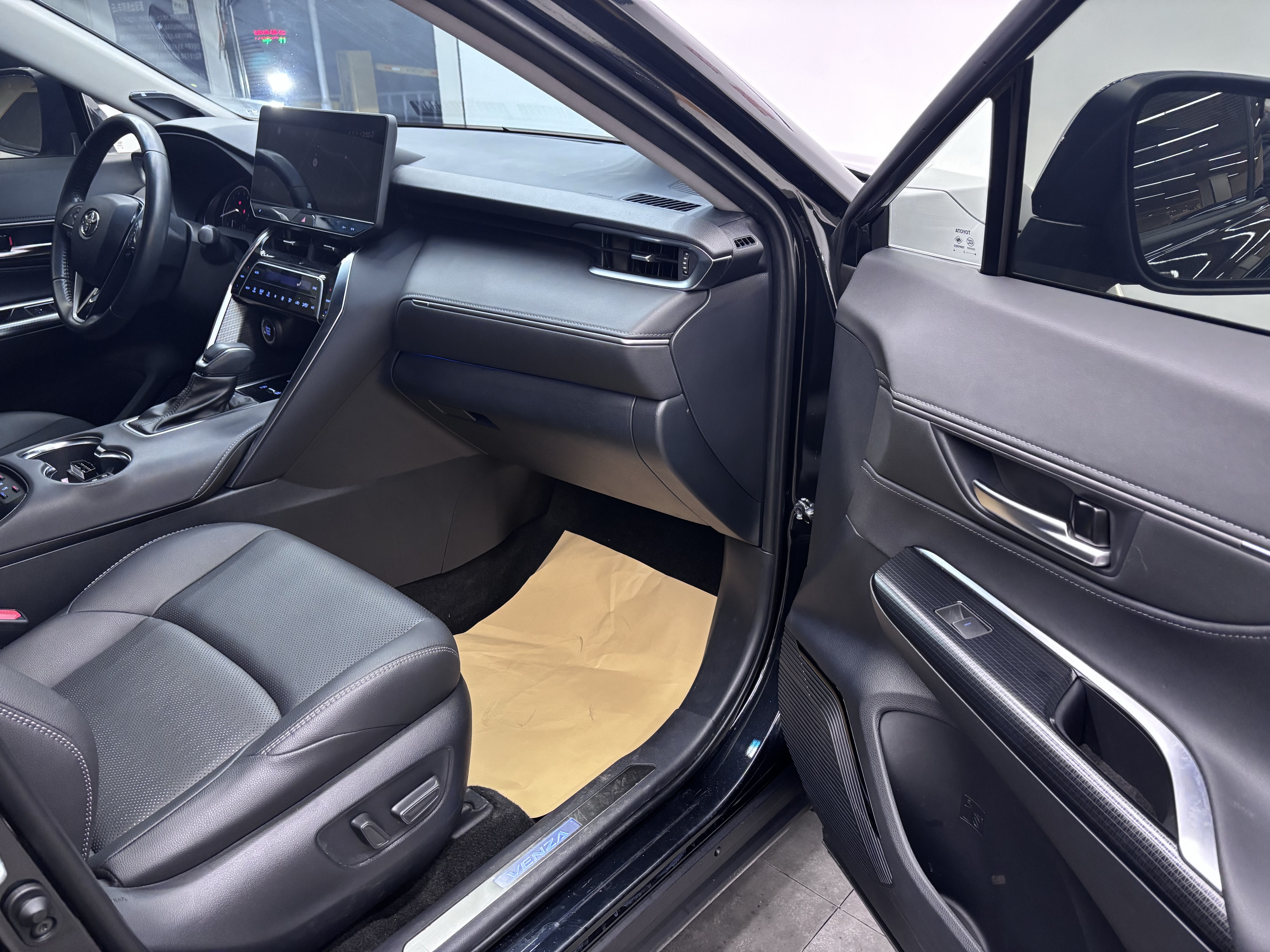 Toyota Venza 2023 car image #10