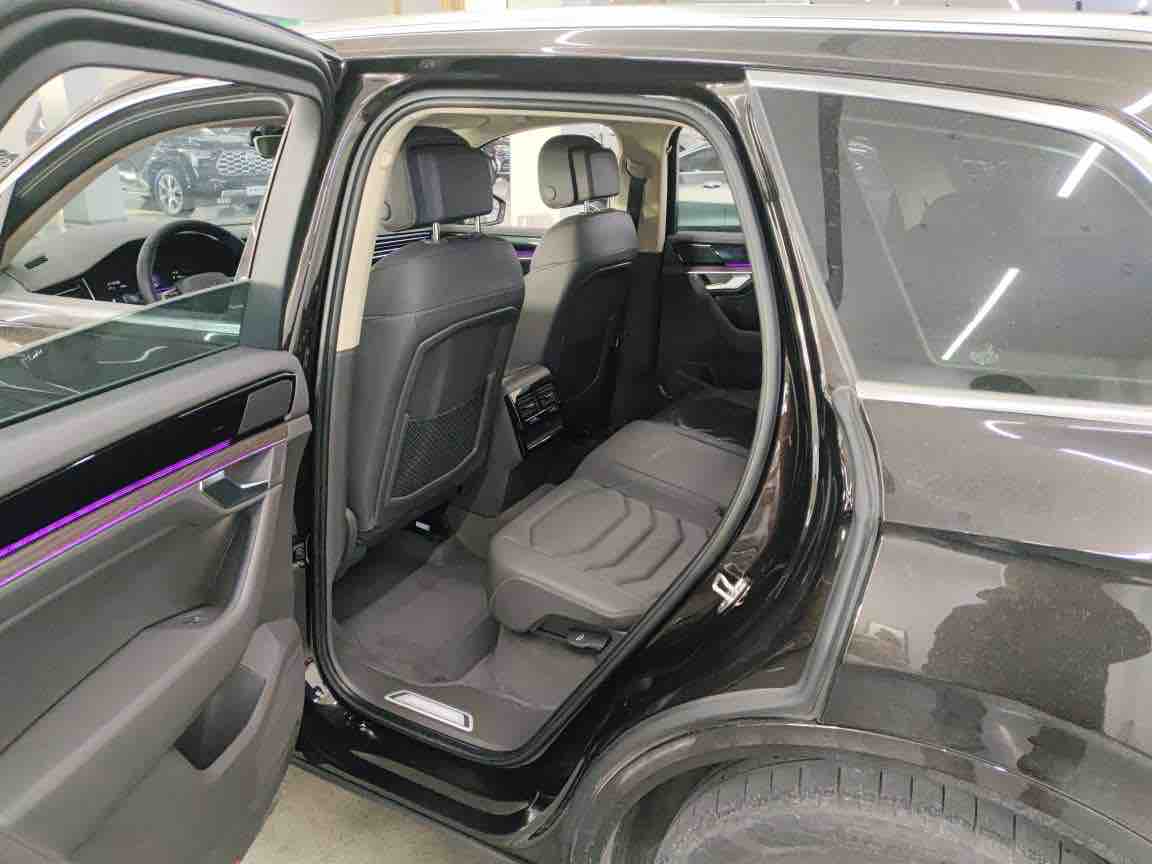 Volkswagen Touareg 2022 car image #10