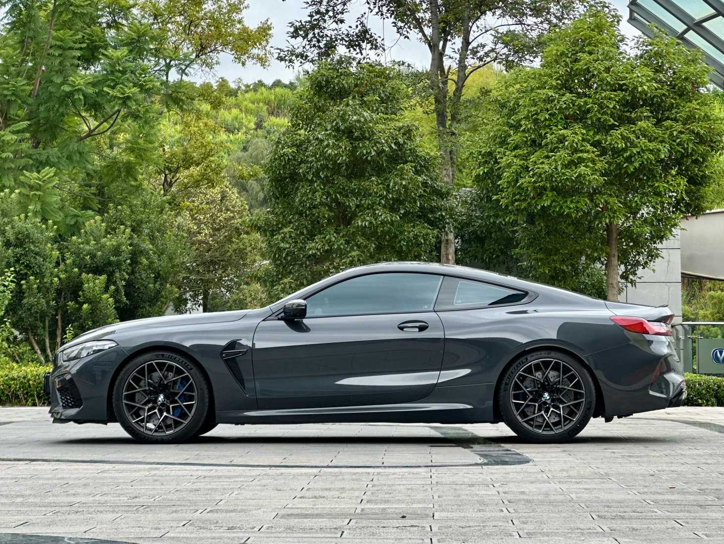 BMW M8 2023 صورة سيارة #10