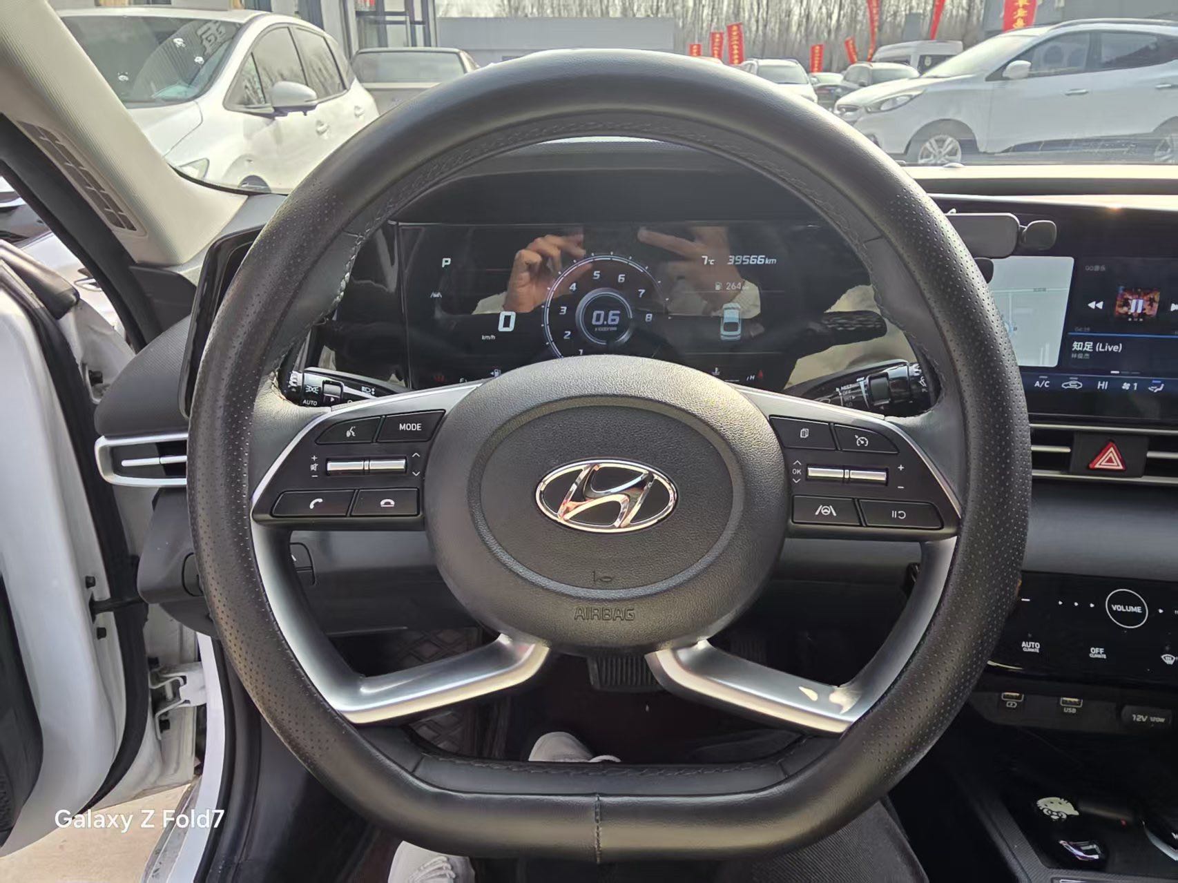 Hyundai Elantra 2023 imagen de coche #10