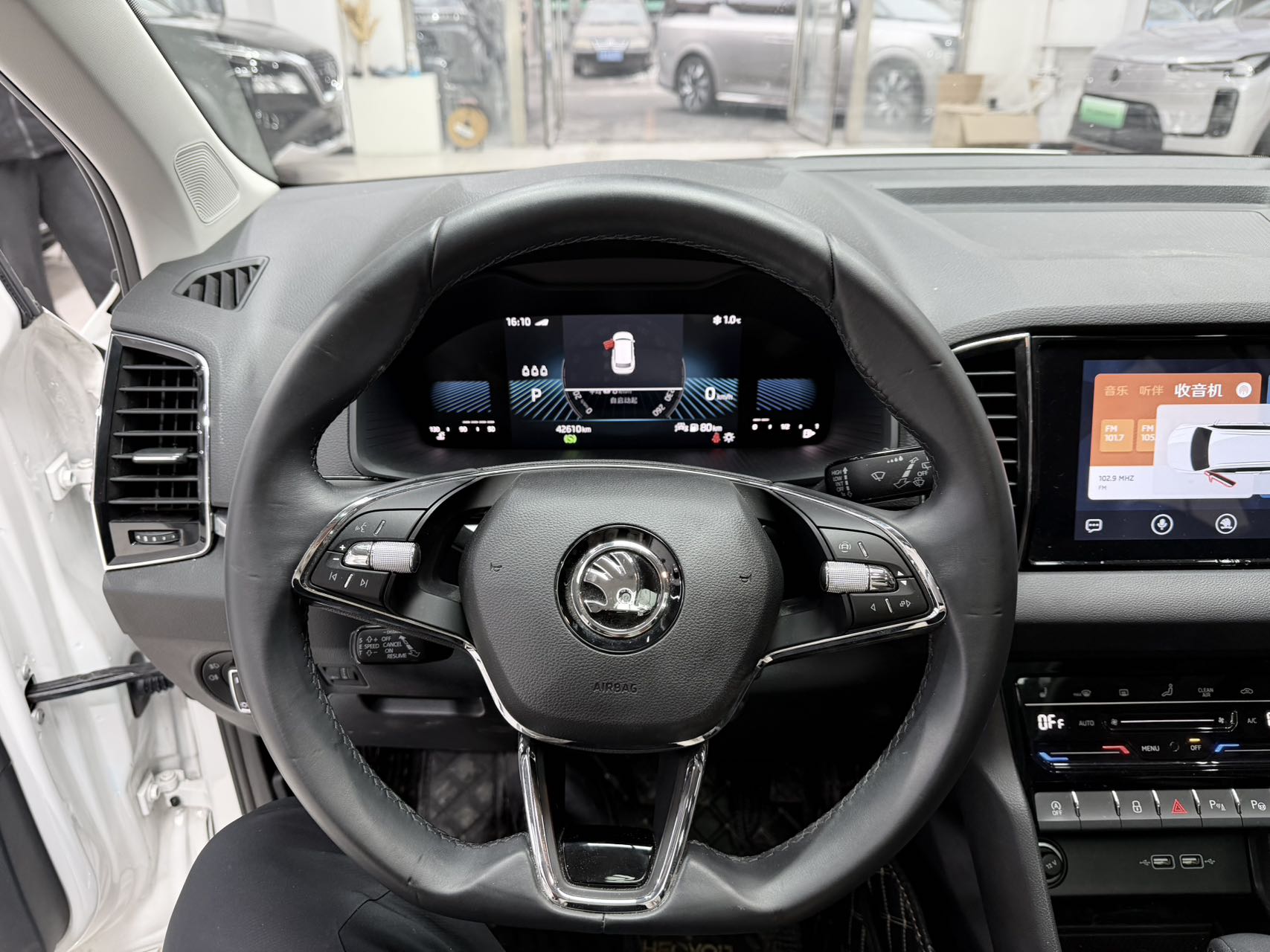 Skoda Karoq 2022 изображение автомобиля #10