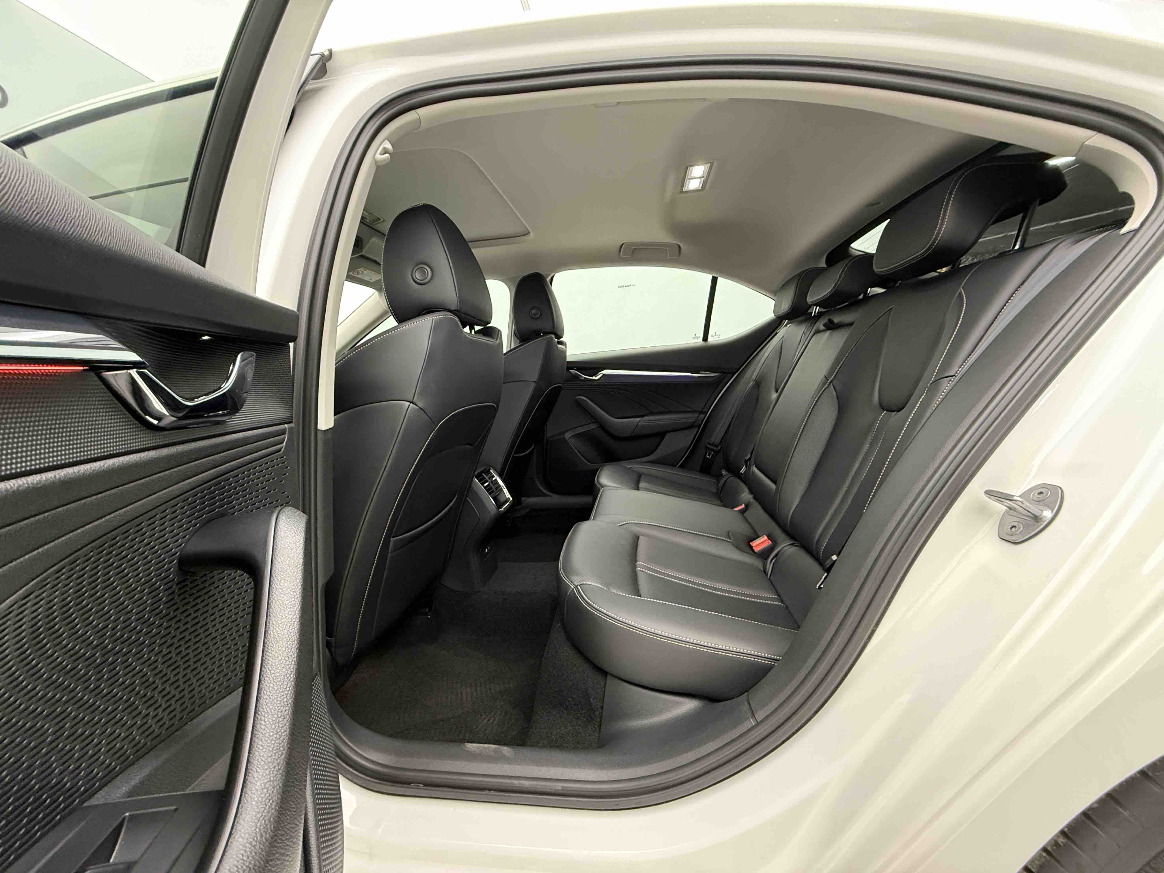 Skoda Octavia 2022 car image #10