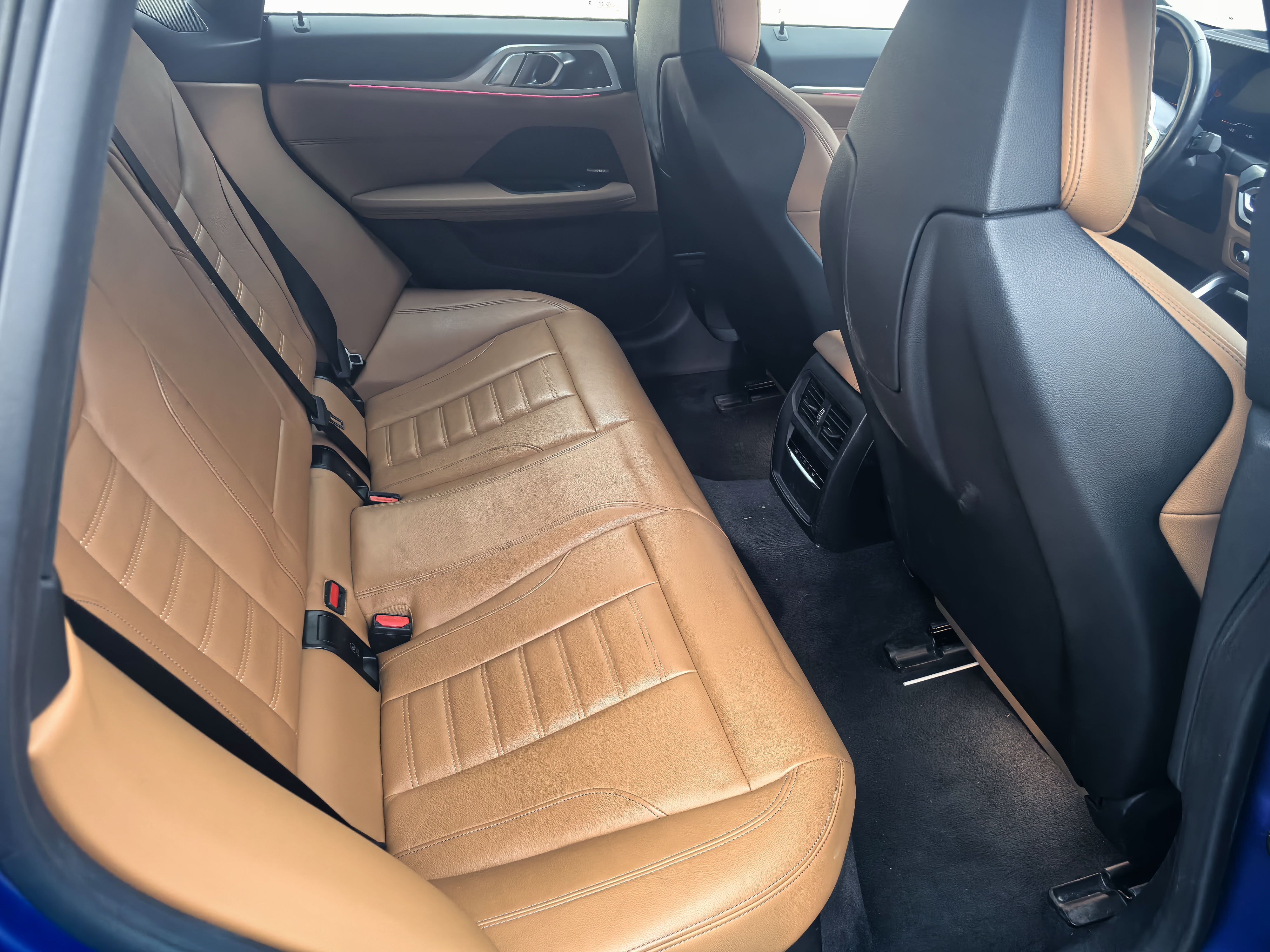 BMW i4 2022 car image #10