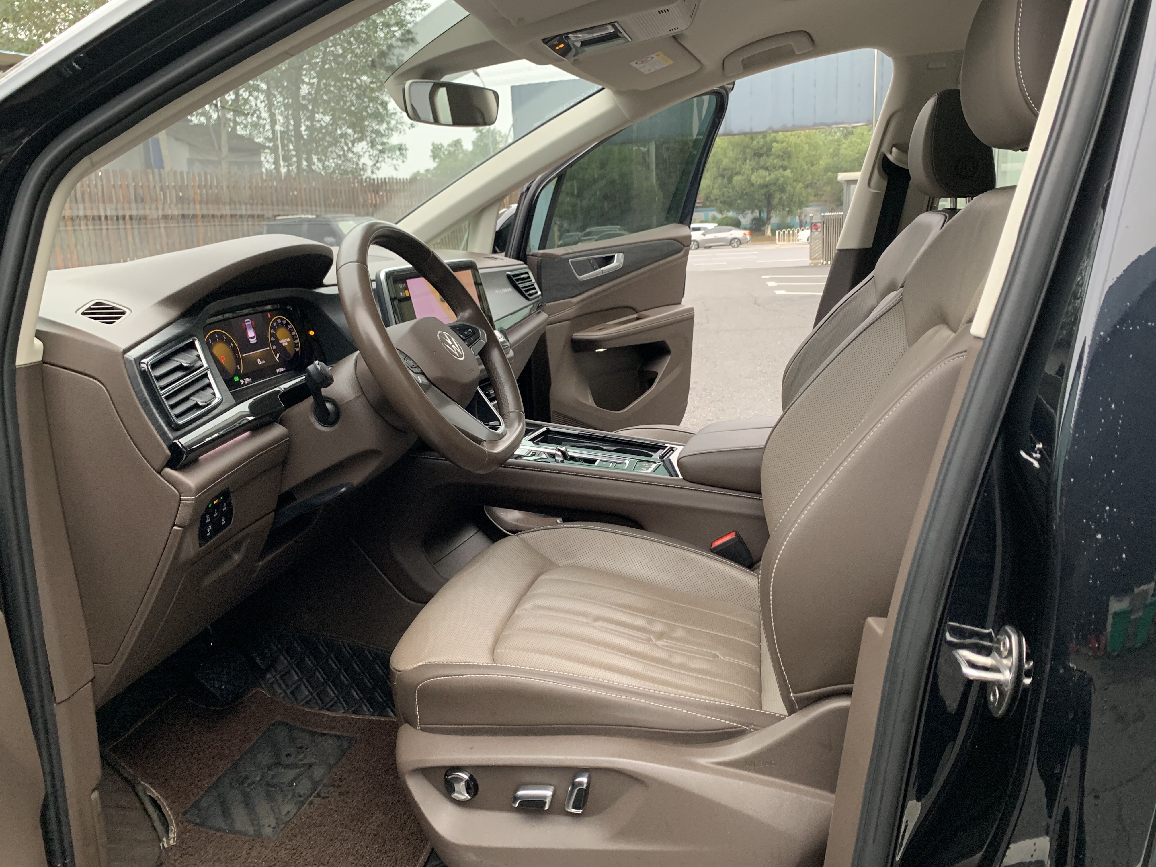 Volkswagen Viloran 2022 immagine di auto #10