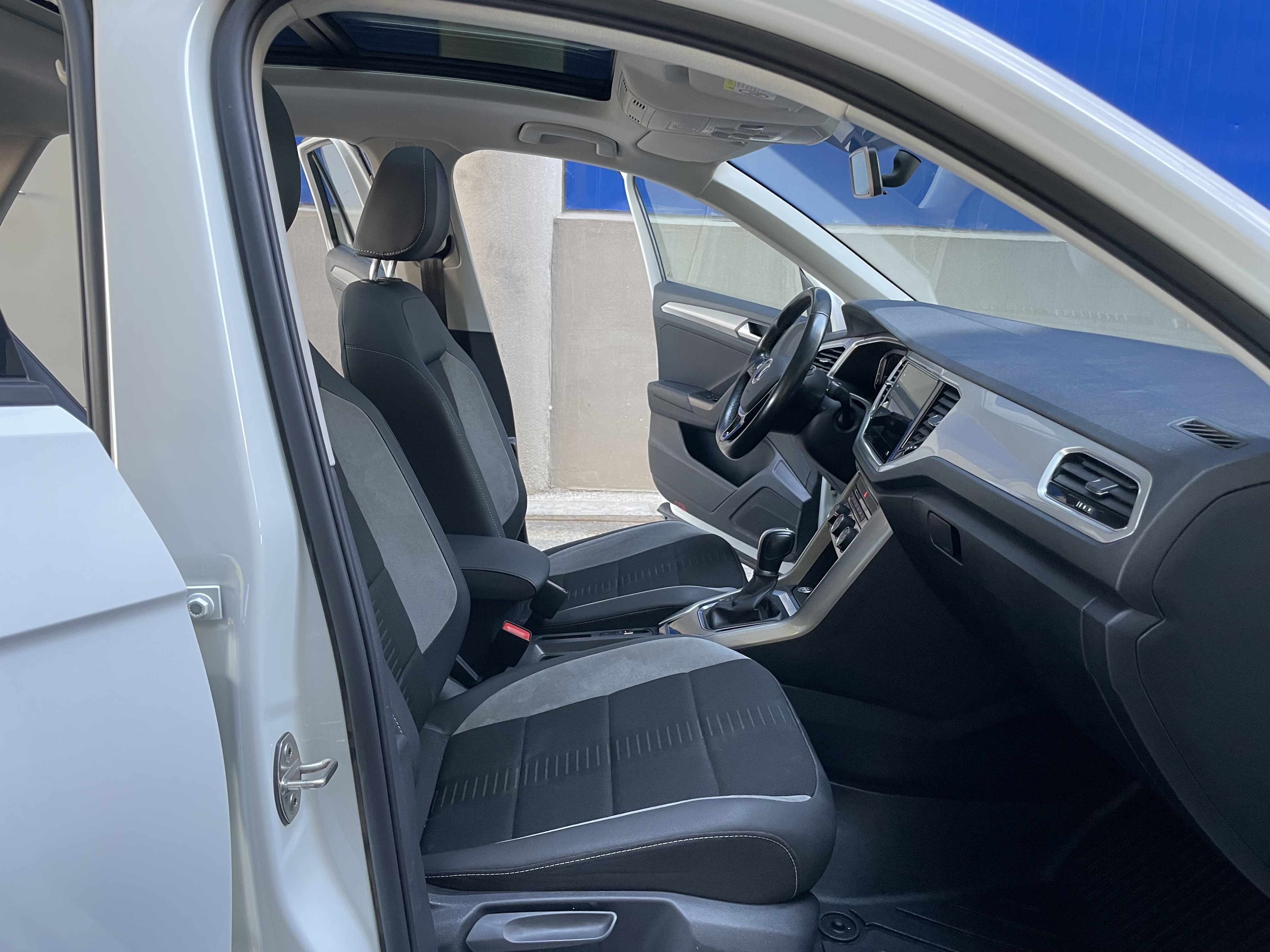 Volkswagen T-Roc 2022 car image #10
