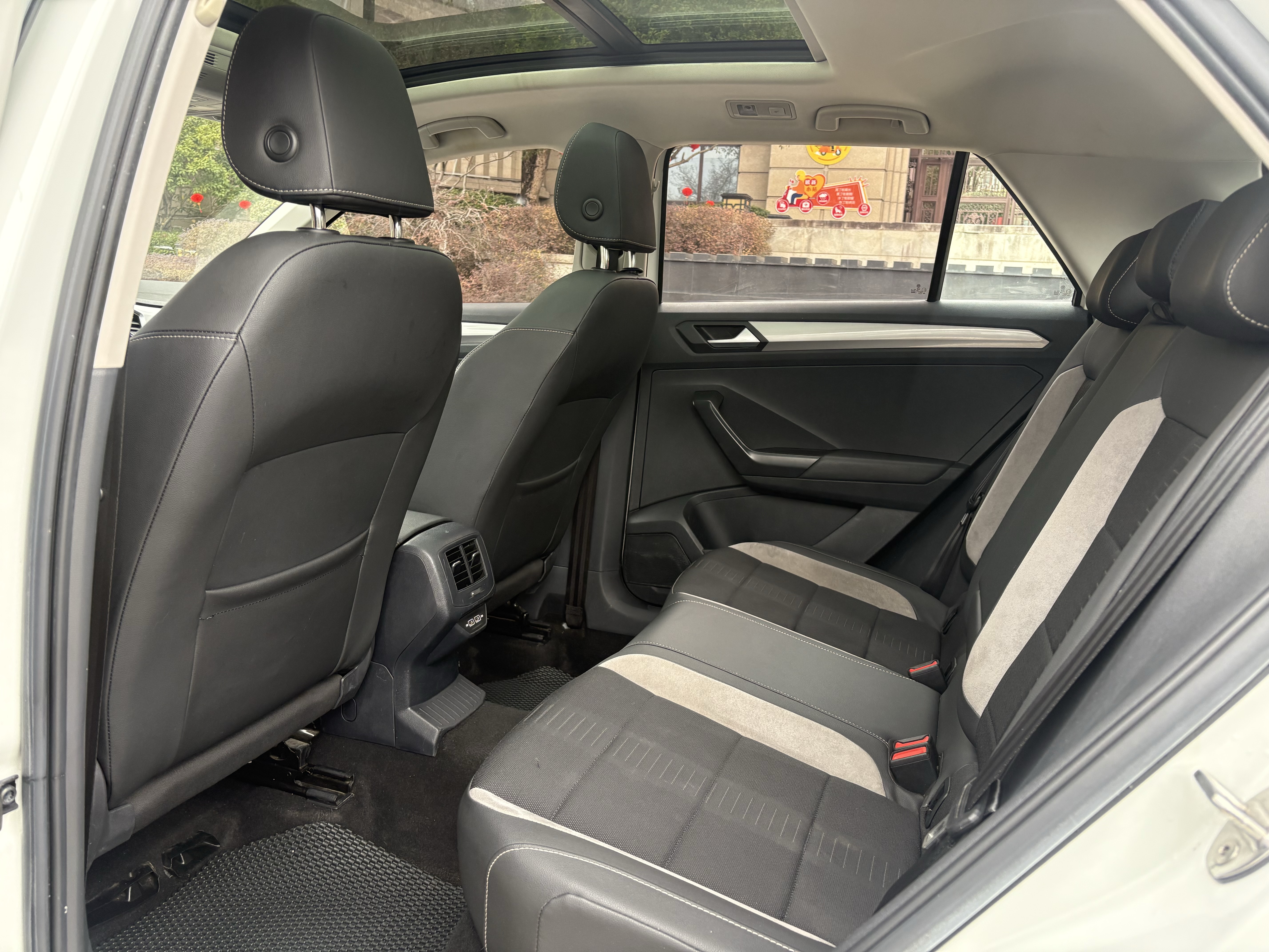 T-Roc 2023 car image #10