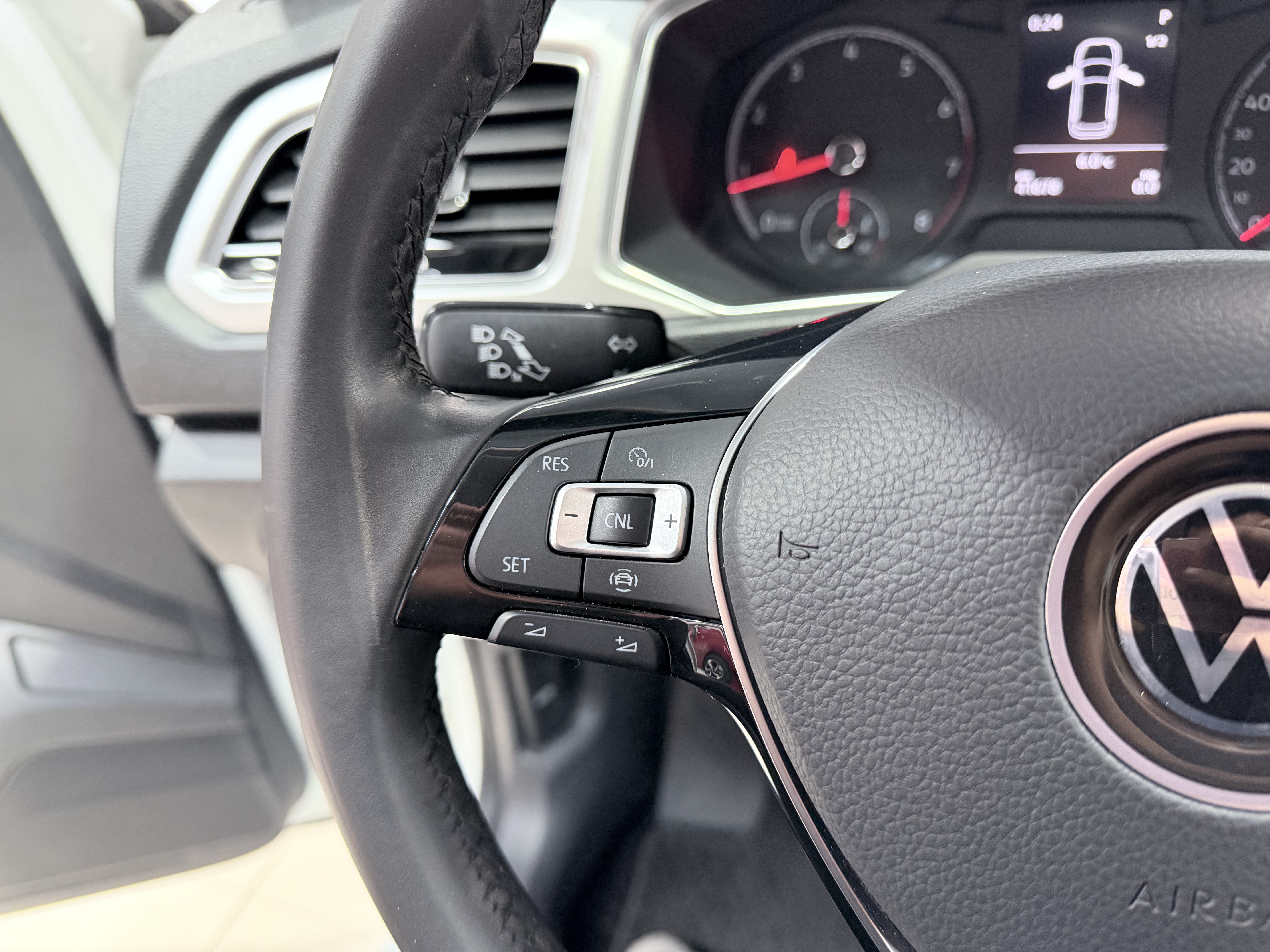 Volkswagen T-Roc 2022 immagine di auto #10