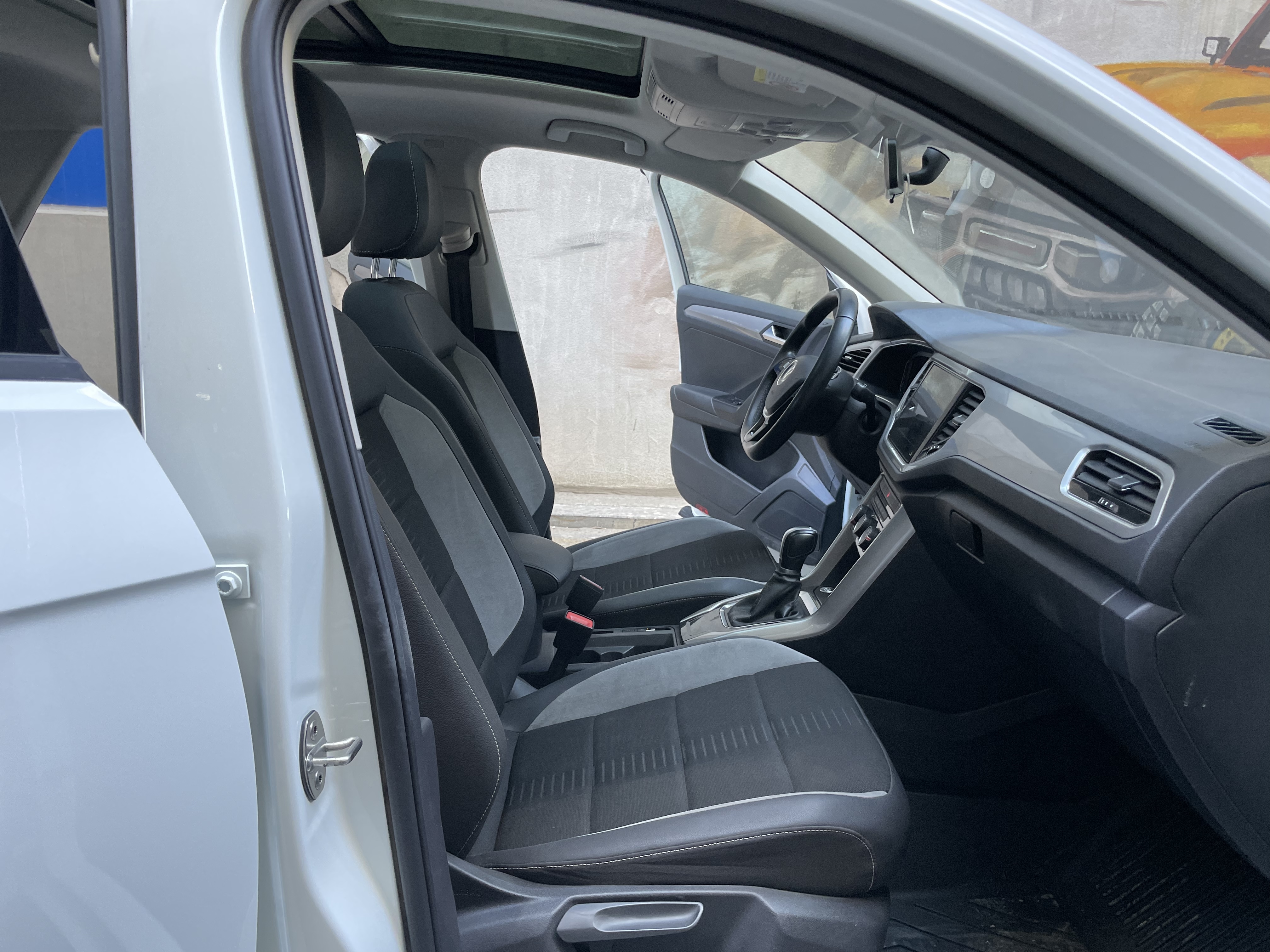 Volkswagen T-Roc 2022 car image #10