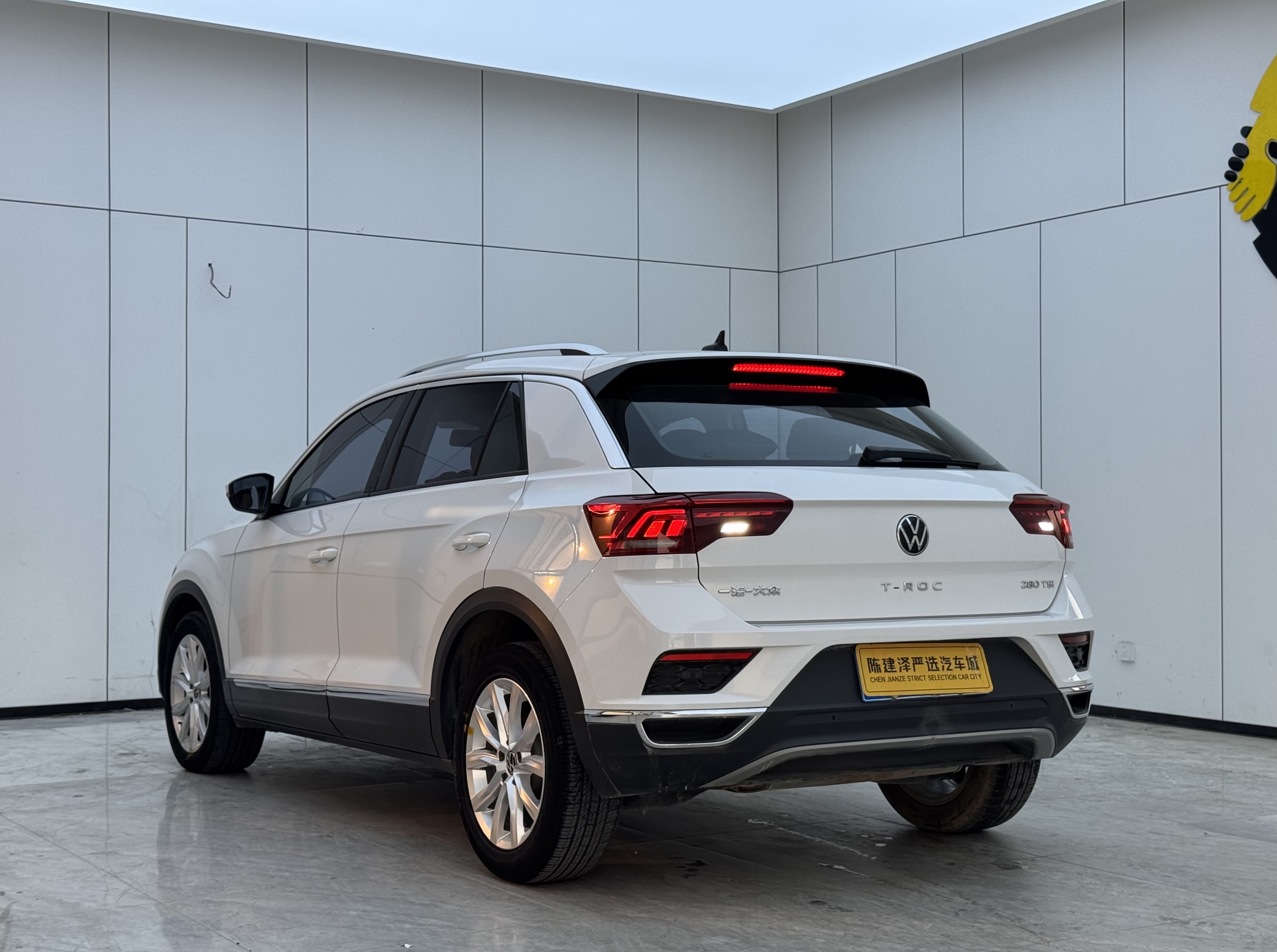 T-Roc 2023 car image #10