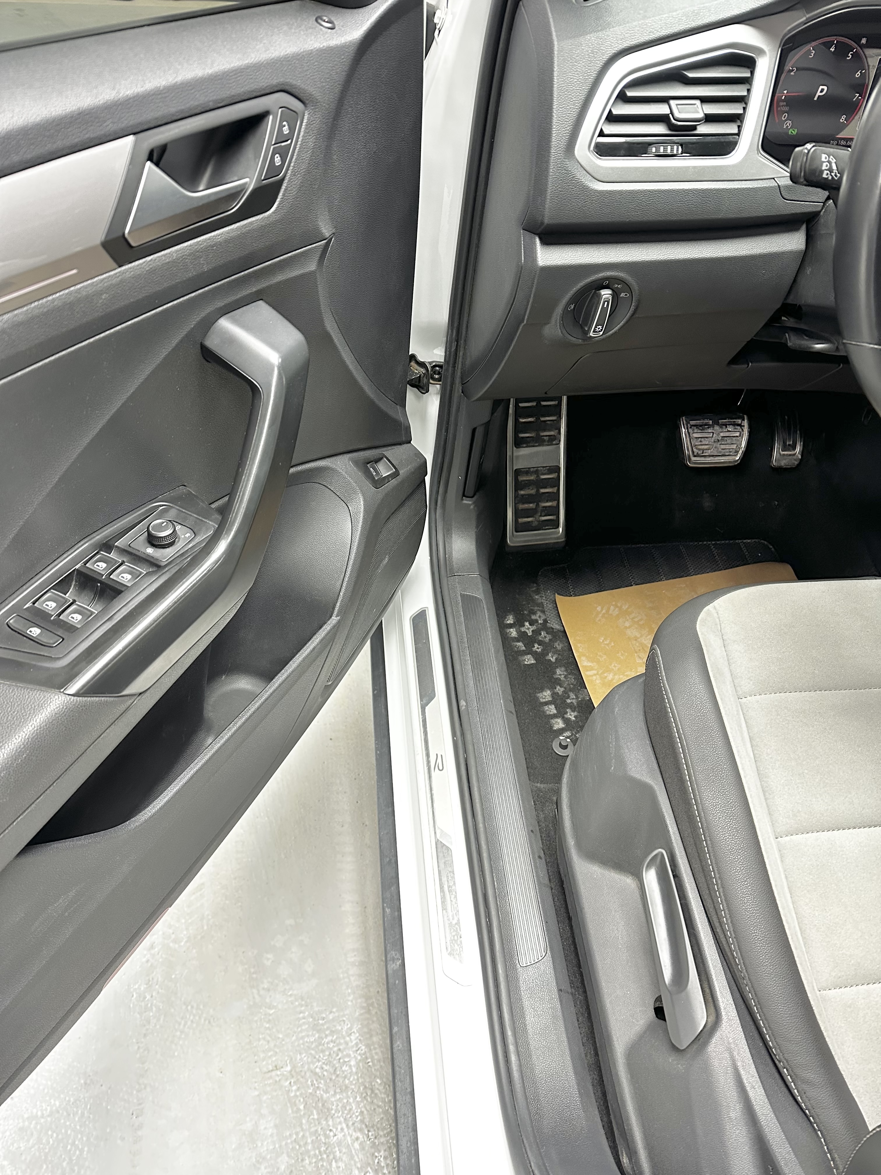 Volkswagen T-Roc 2022 car image #10