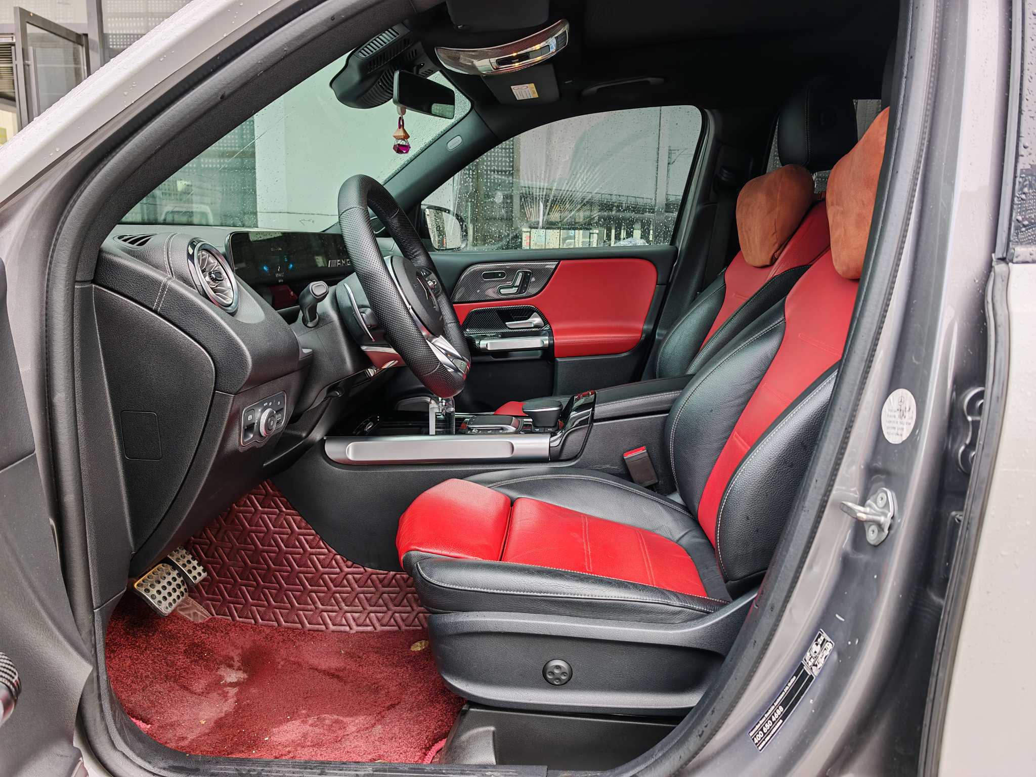 Mercedes-Benz GLB AMG 2023 immagine di auto #10