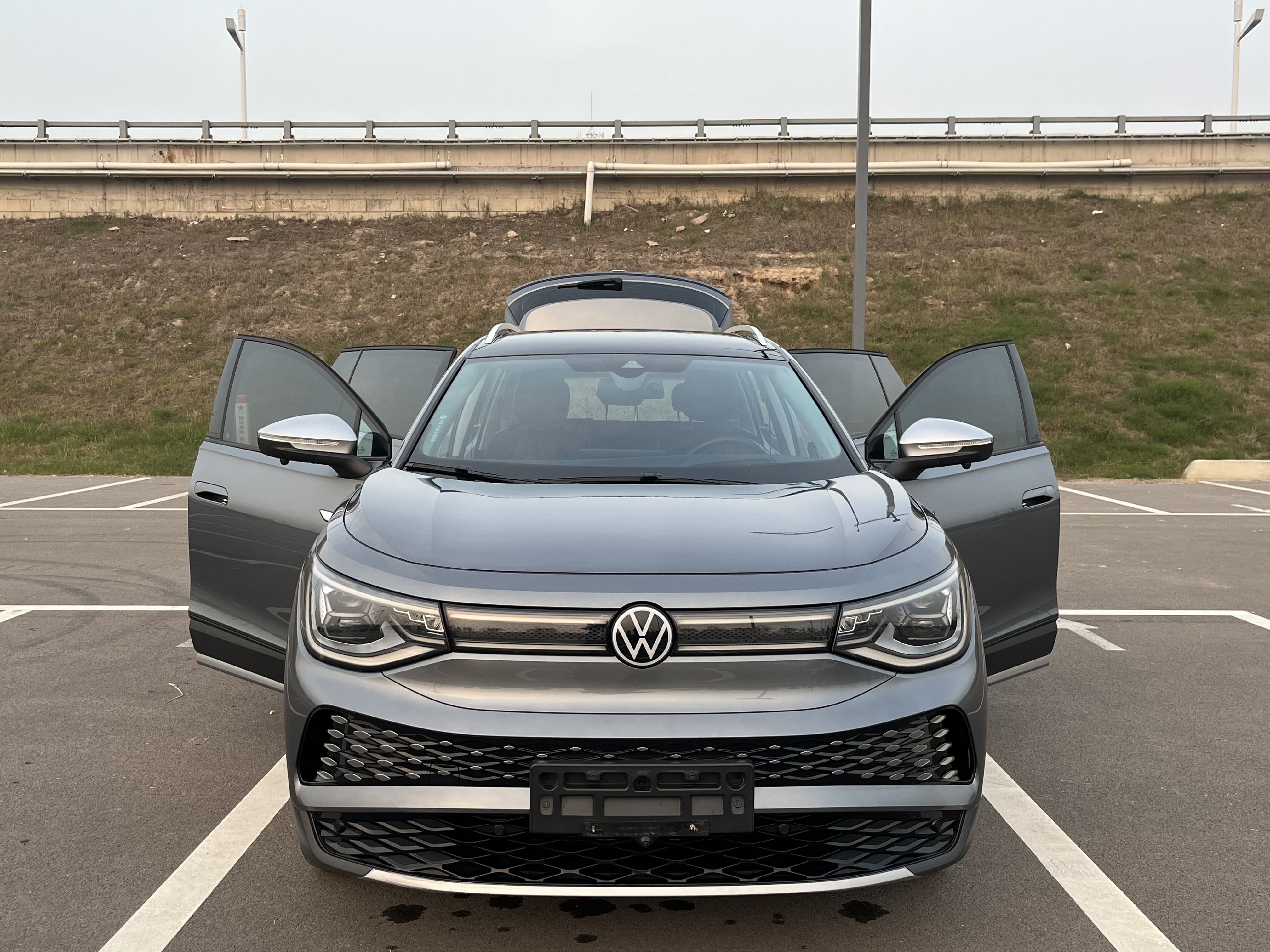 Volkswagen ID.6 X 2023 car image #10