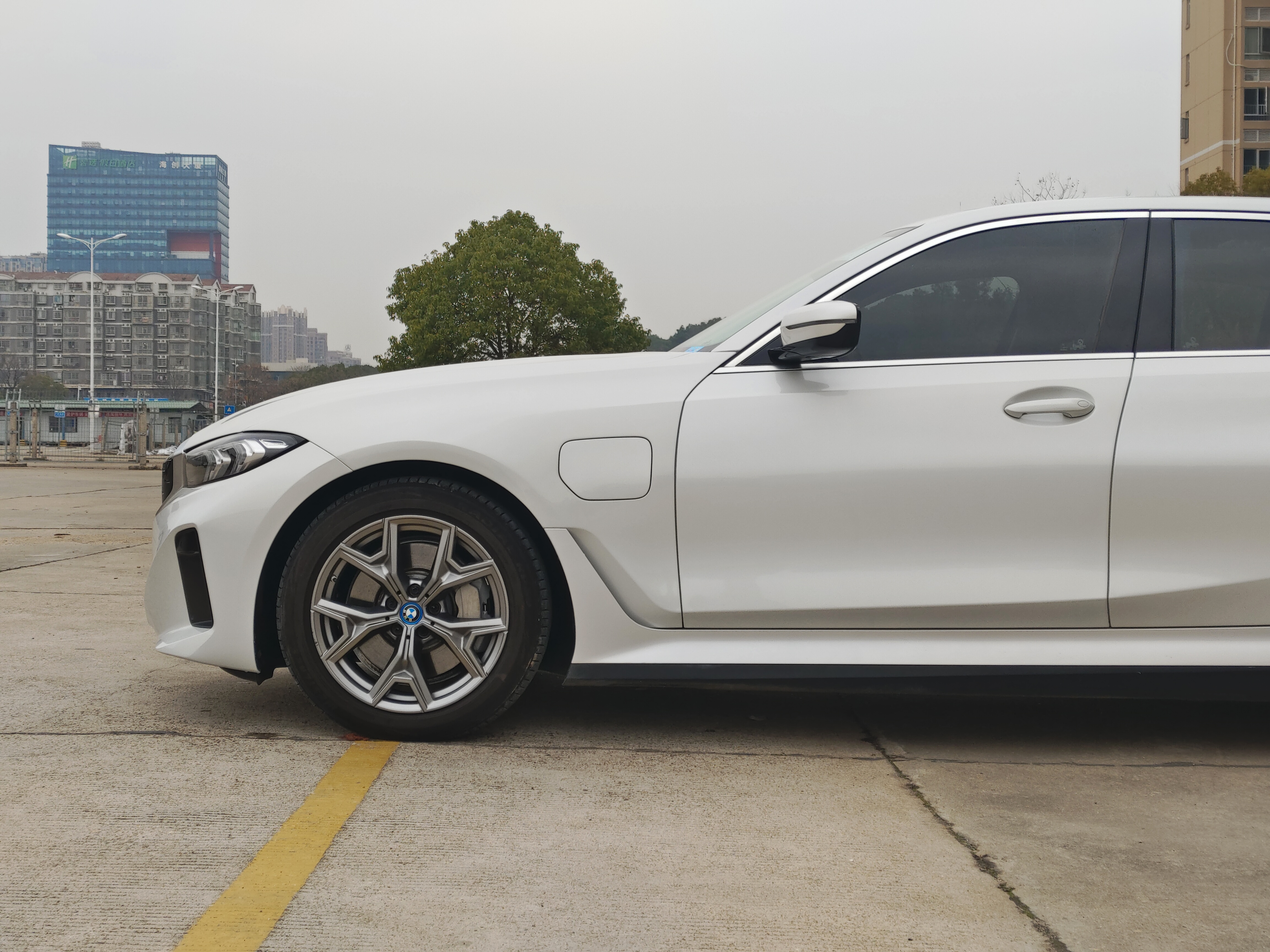 BMW i3 2023 car image #10