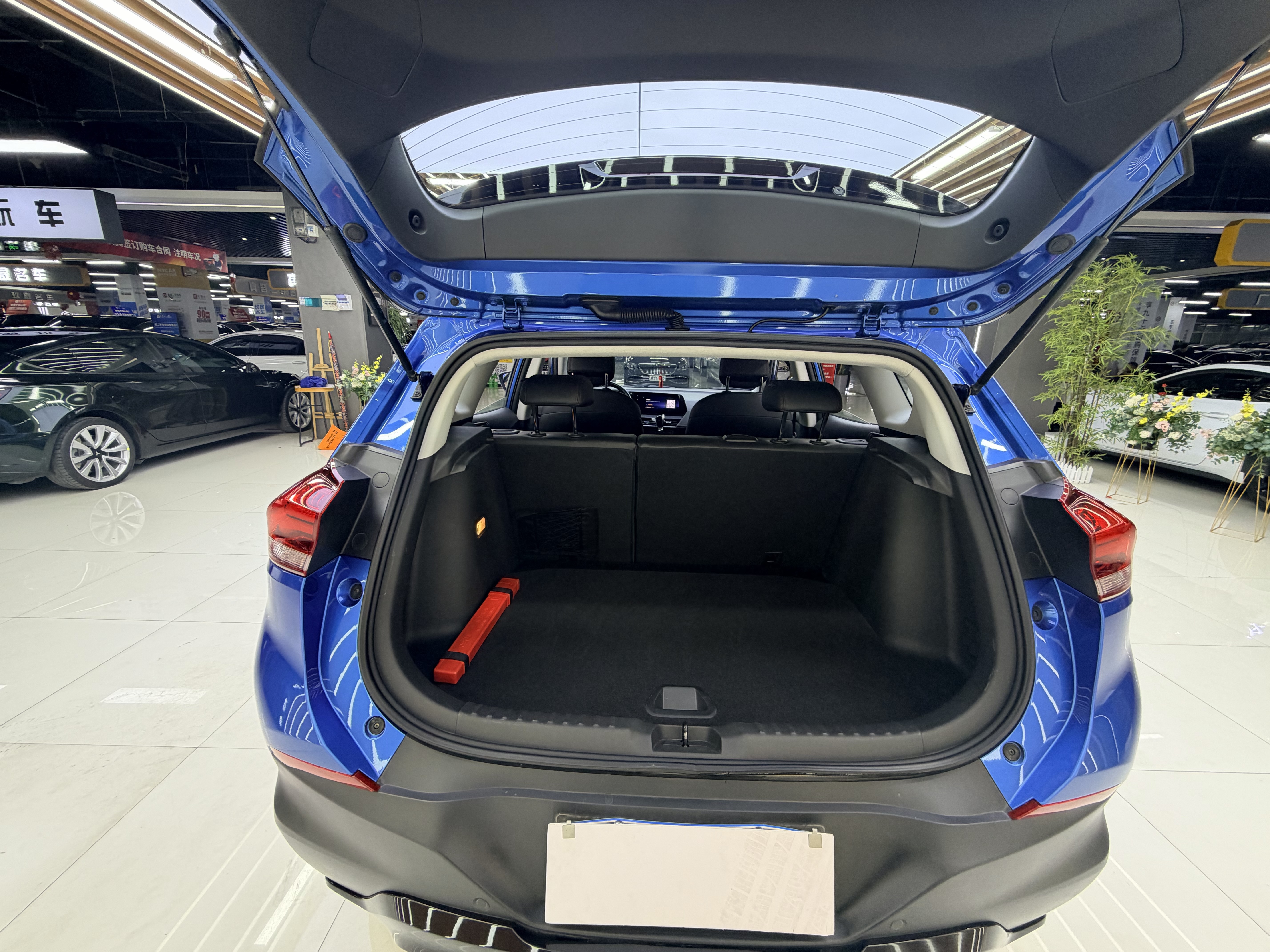 Chevrolet Tracker 2023 immagine di auto #10