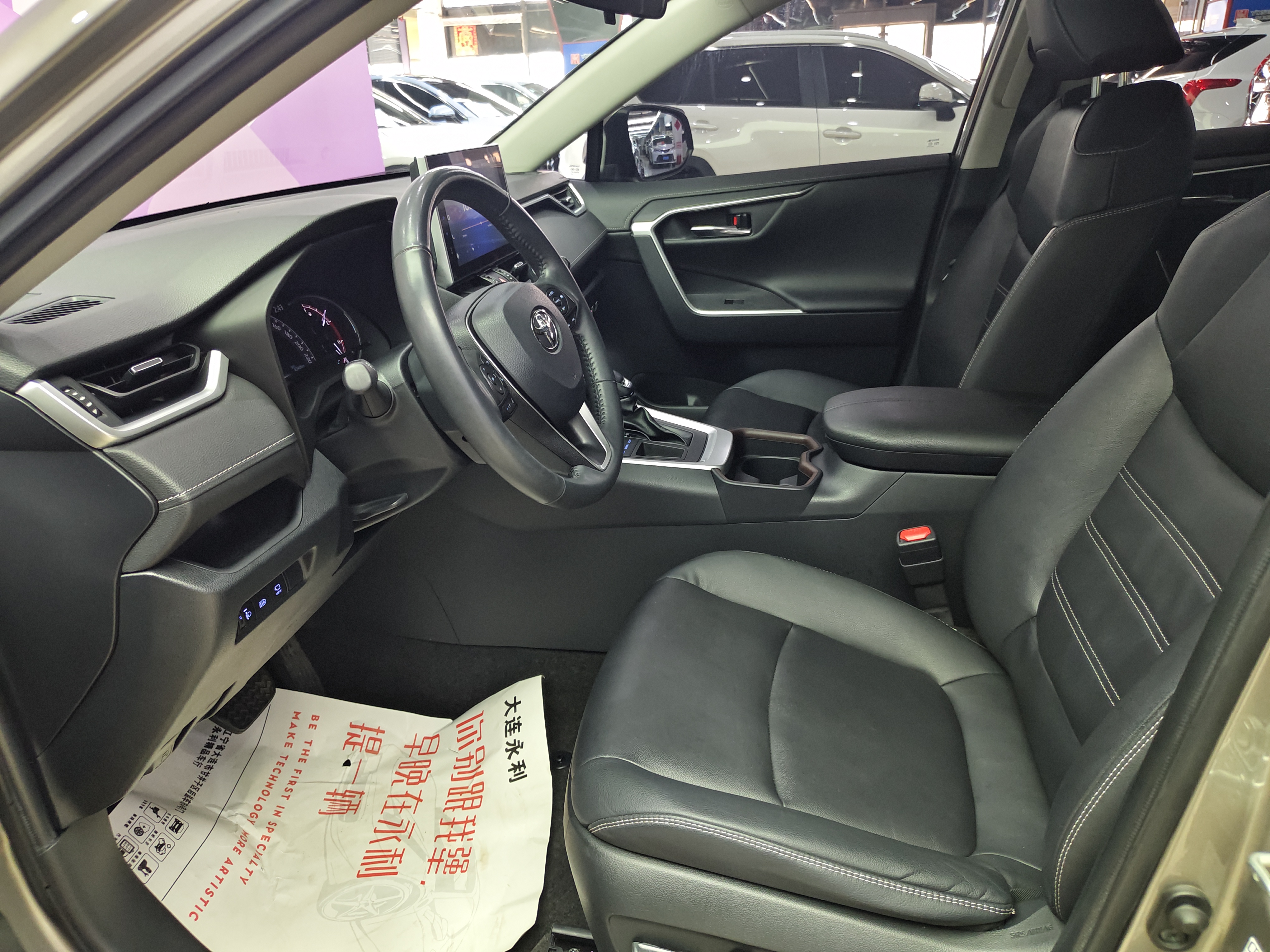 Toyota RAV4 2022 car image #10