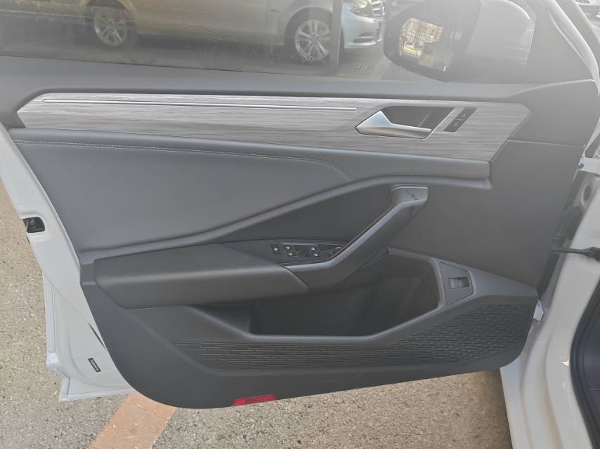 Volkswagen Sagitar 2022 car image #10