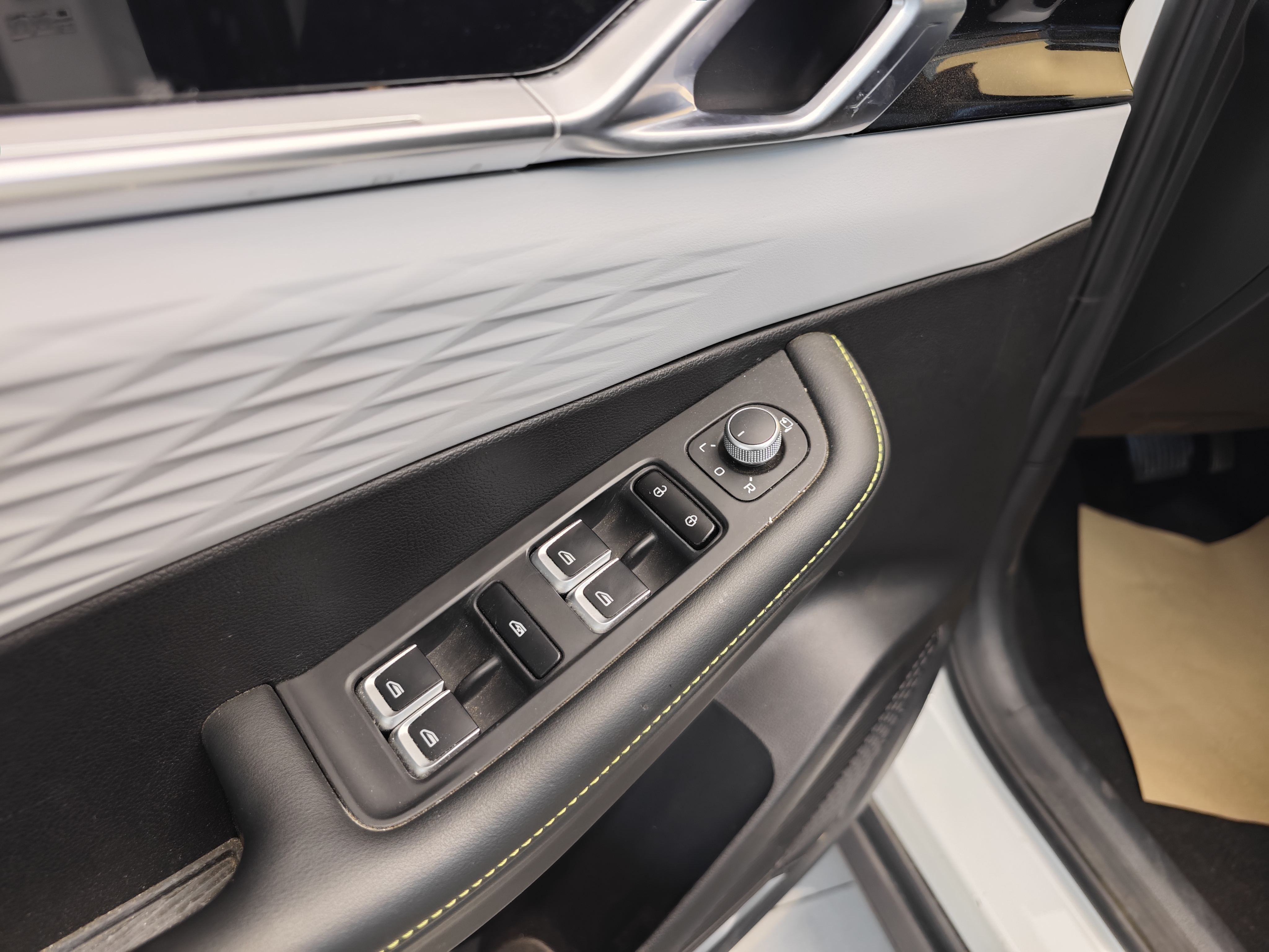 GEELY Coolray 2023 immagine di auto #10