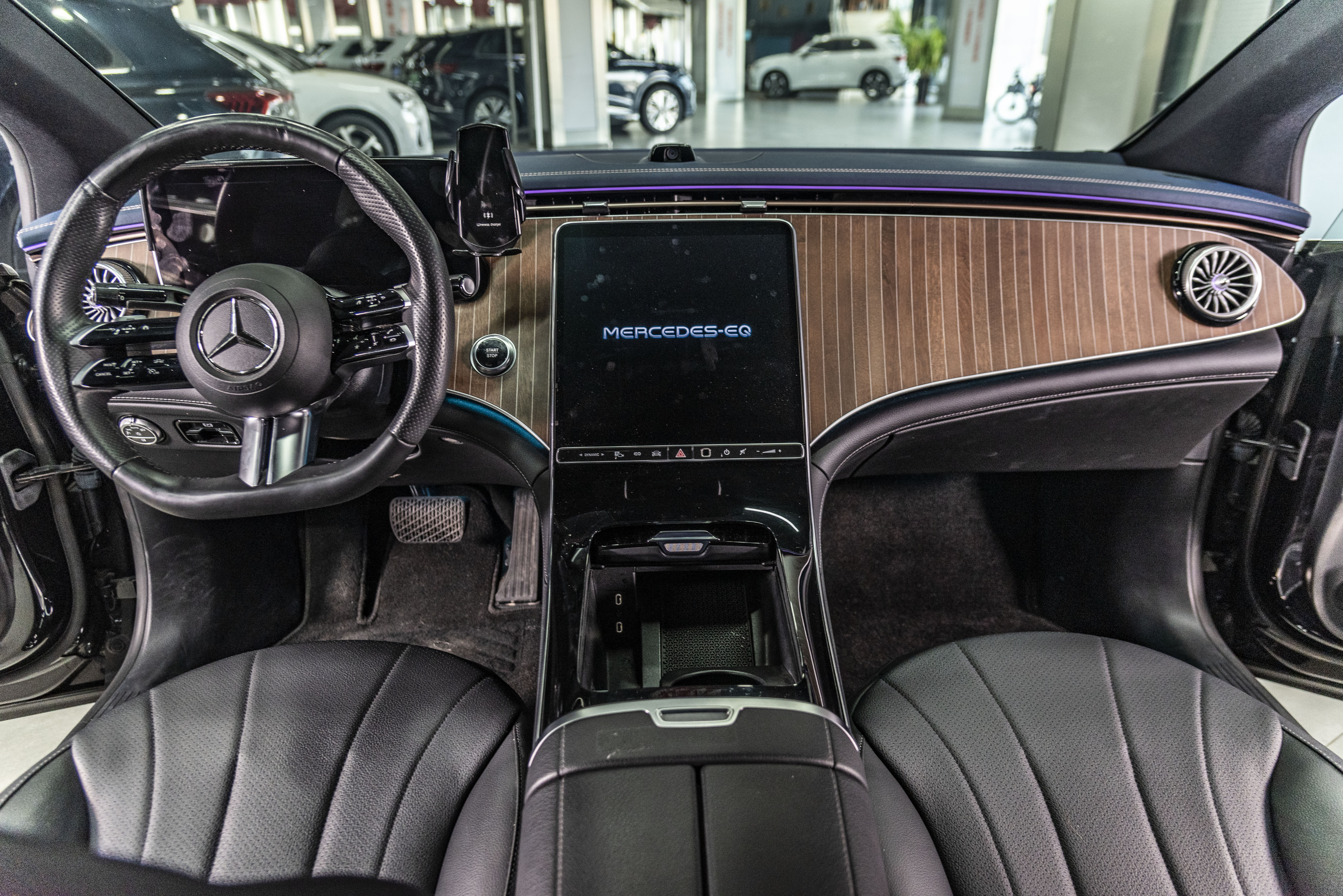 Mercedes-Benz EQE Class 2025 #10 Mercedes-Benz EQE Class 2025 car image #10