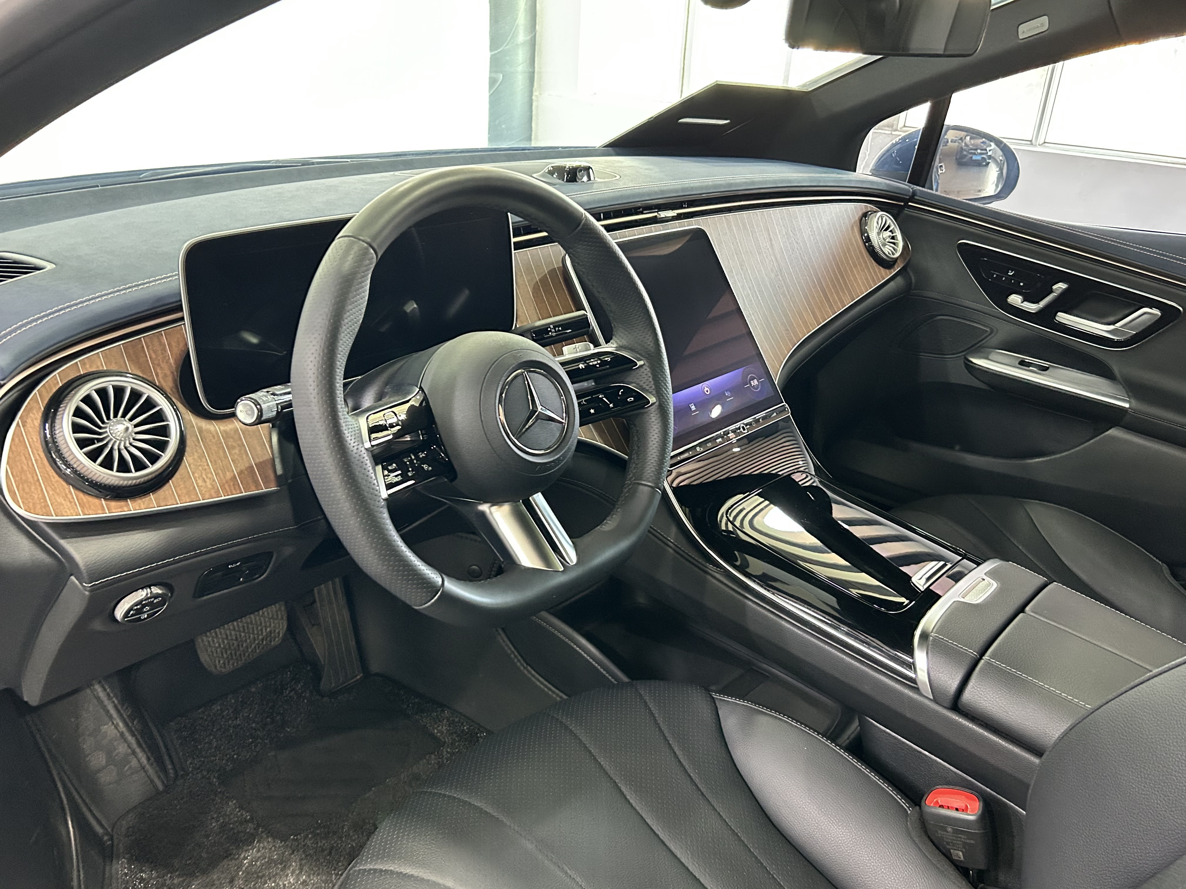 Mercedes-Benz EQE Class 2024 #10 Mercedes-Benz EQE Class 2024 car image #10