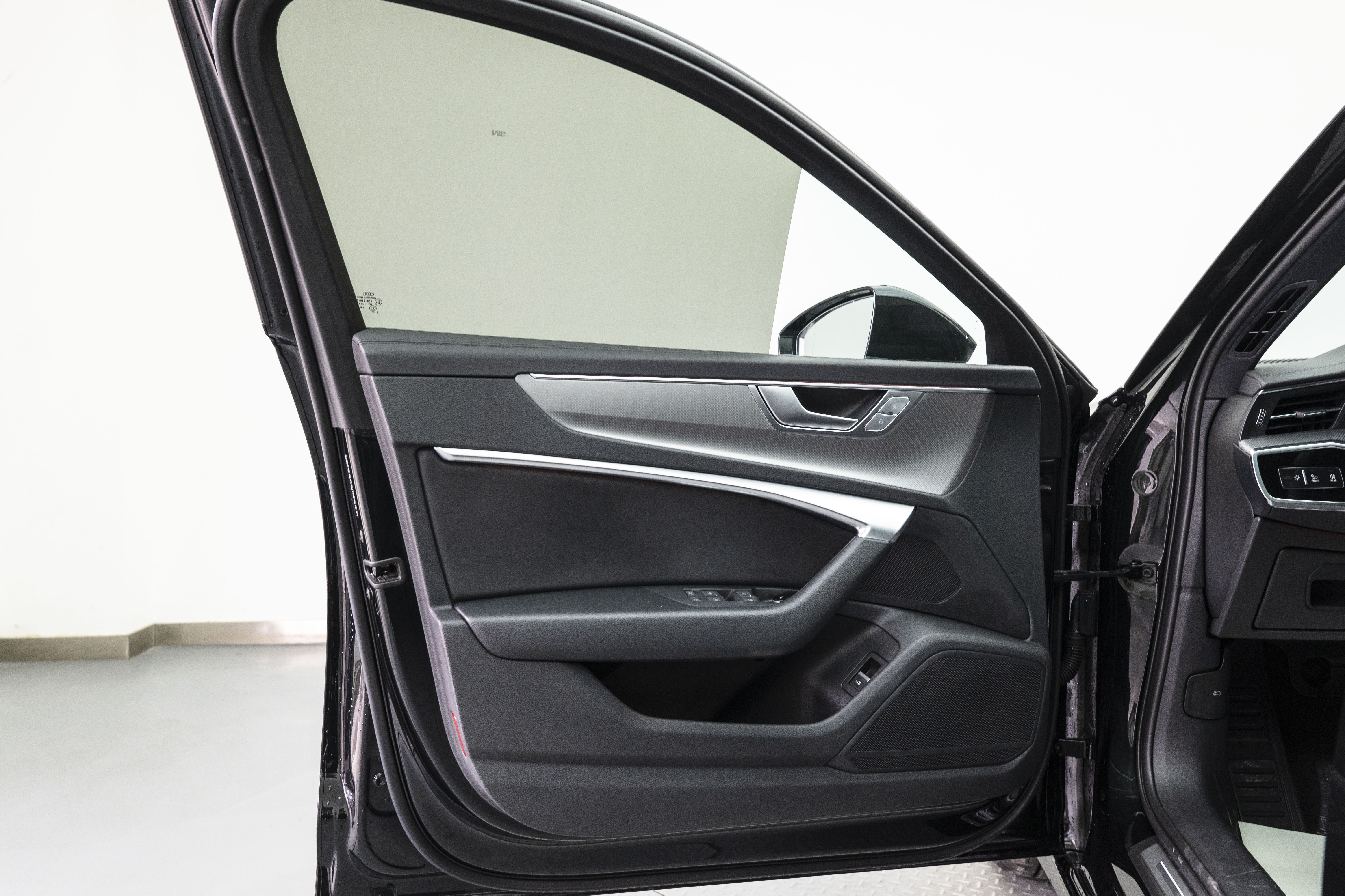 Audi A6L 2023 car image #10
