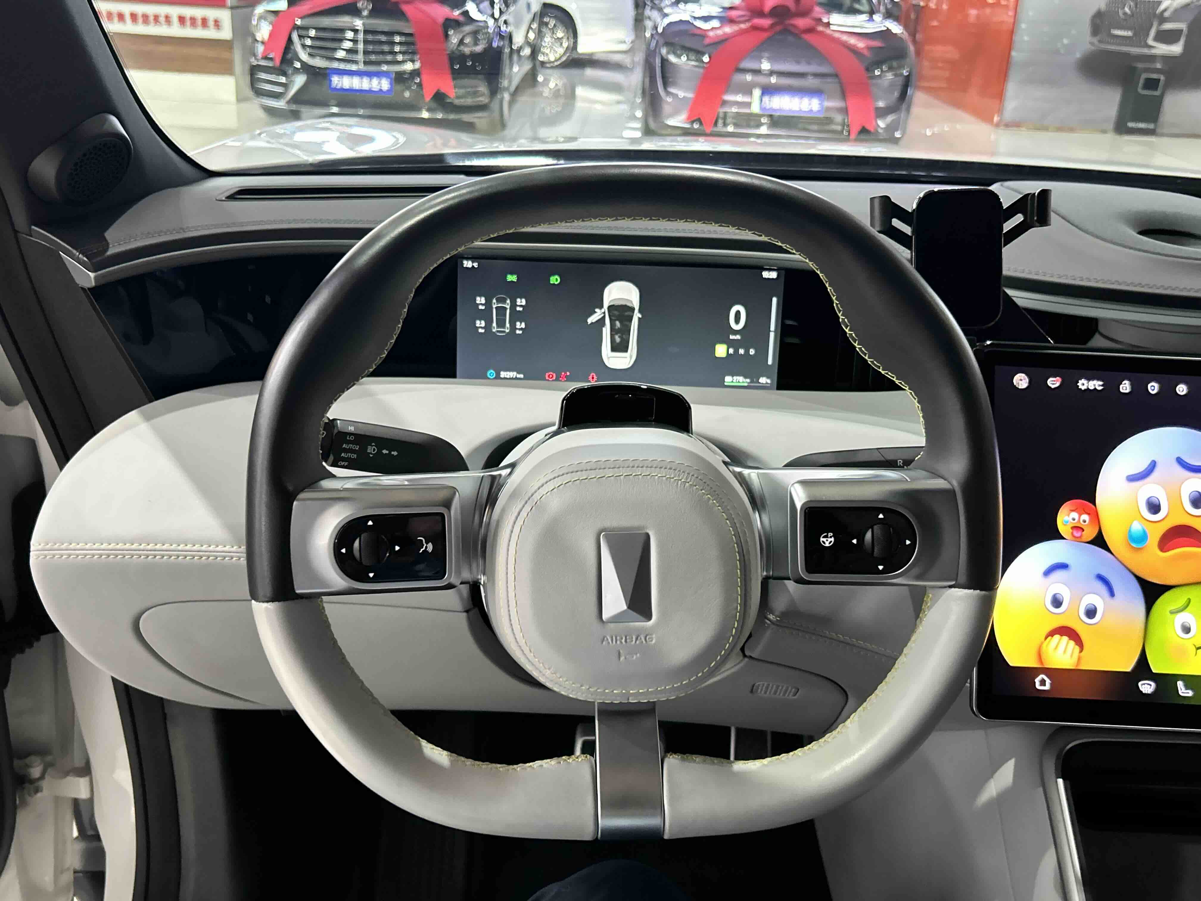 Avatr 11 2023 car image #10