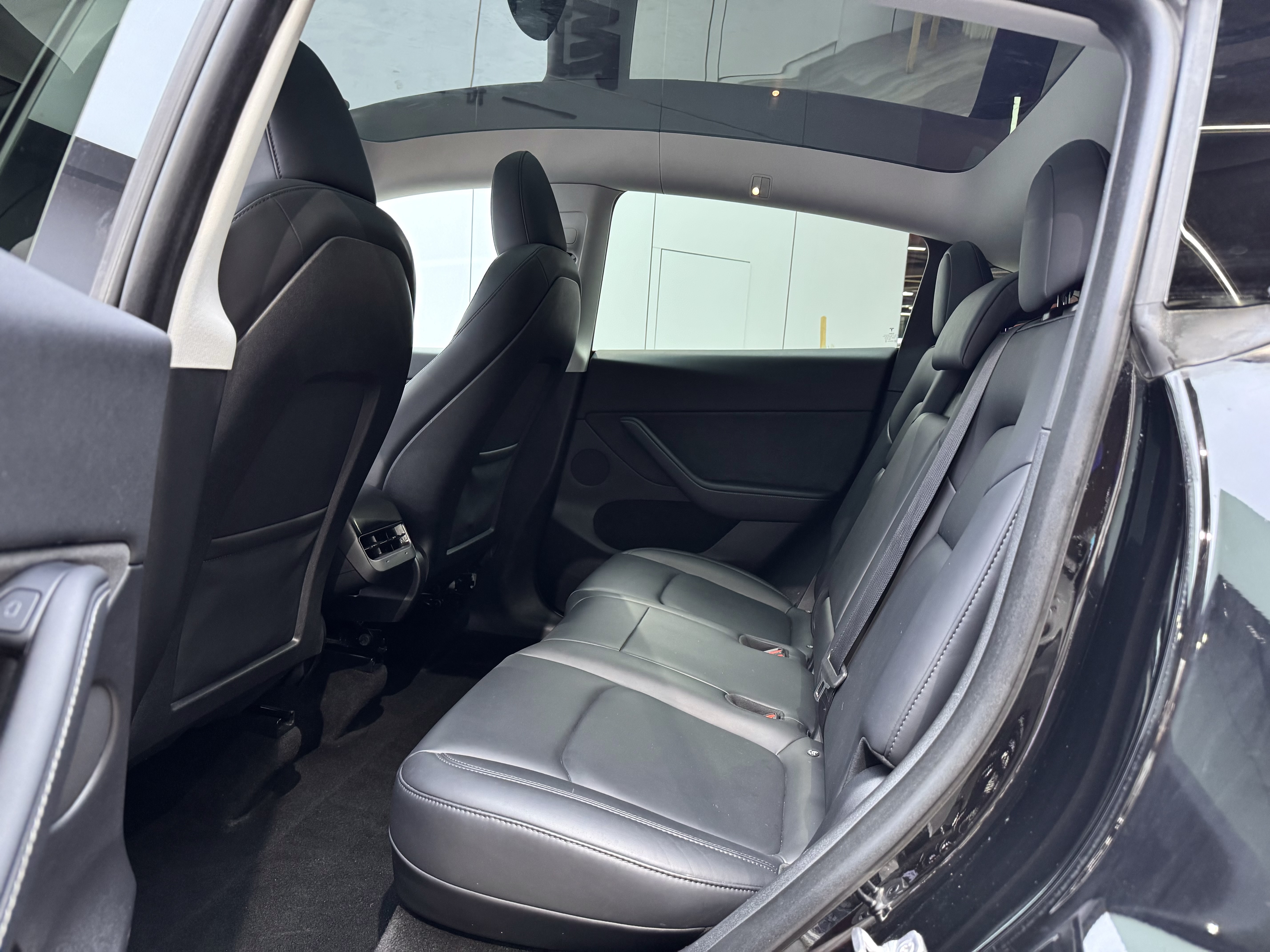 Tesla Model Y 2023 car image #10